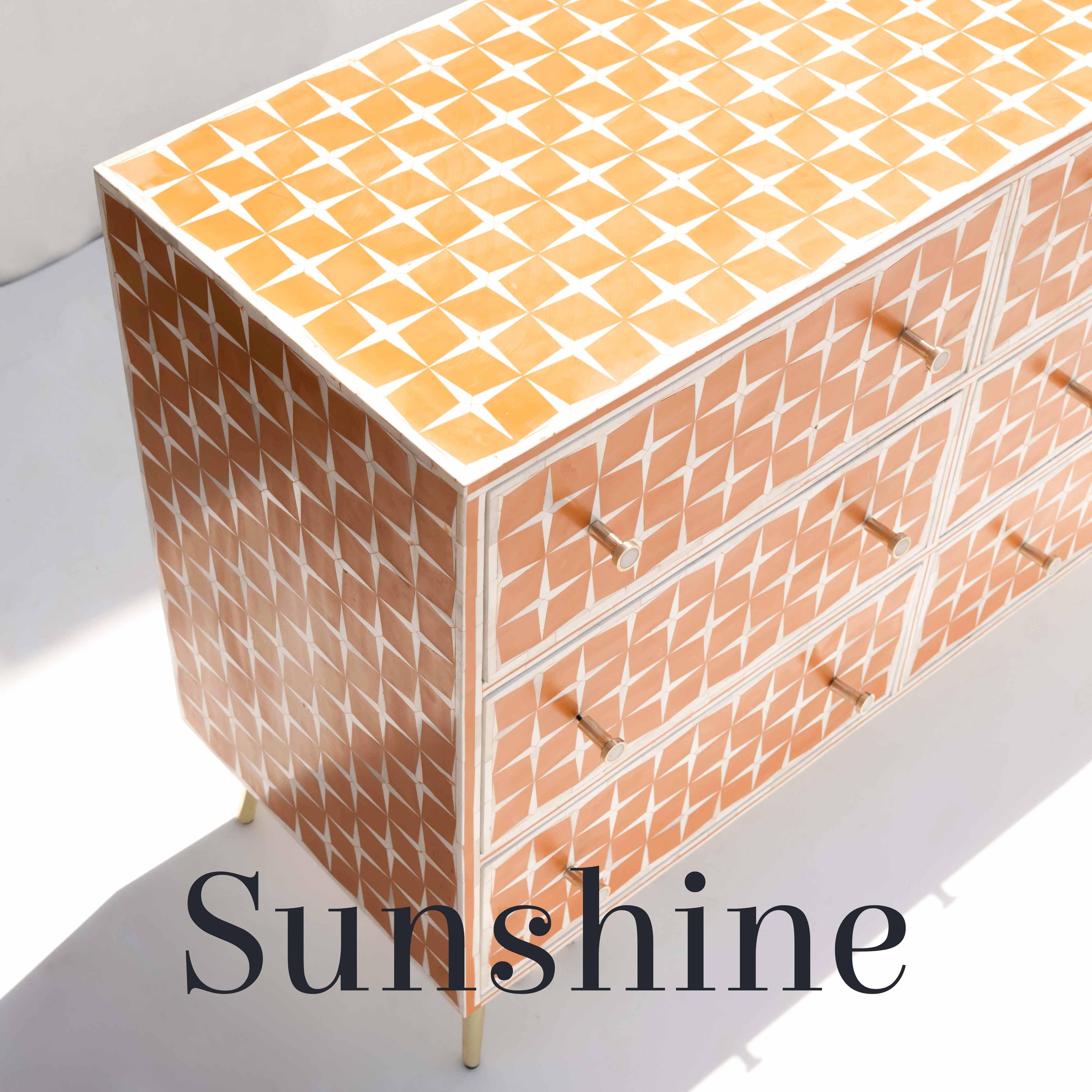 Mid-Century moderno Cassettone con intarsio Sunshine in vendita