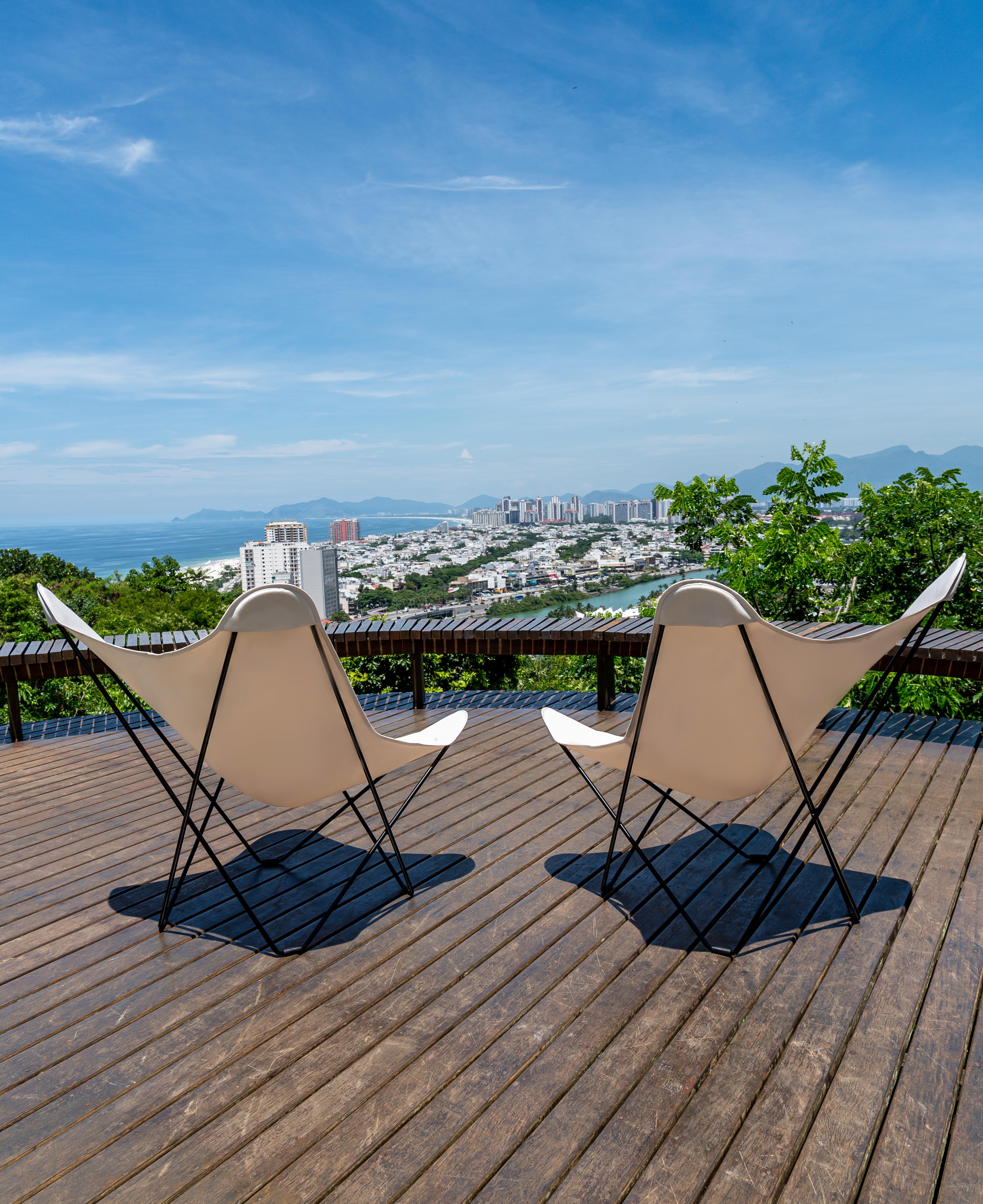 Contemporary Sunshine Mariposa Outdoor Lounge Chair by Cuero Design For Sale