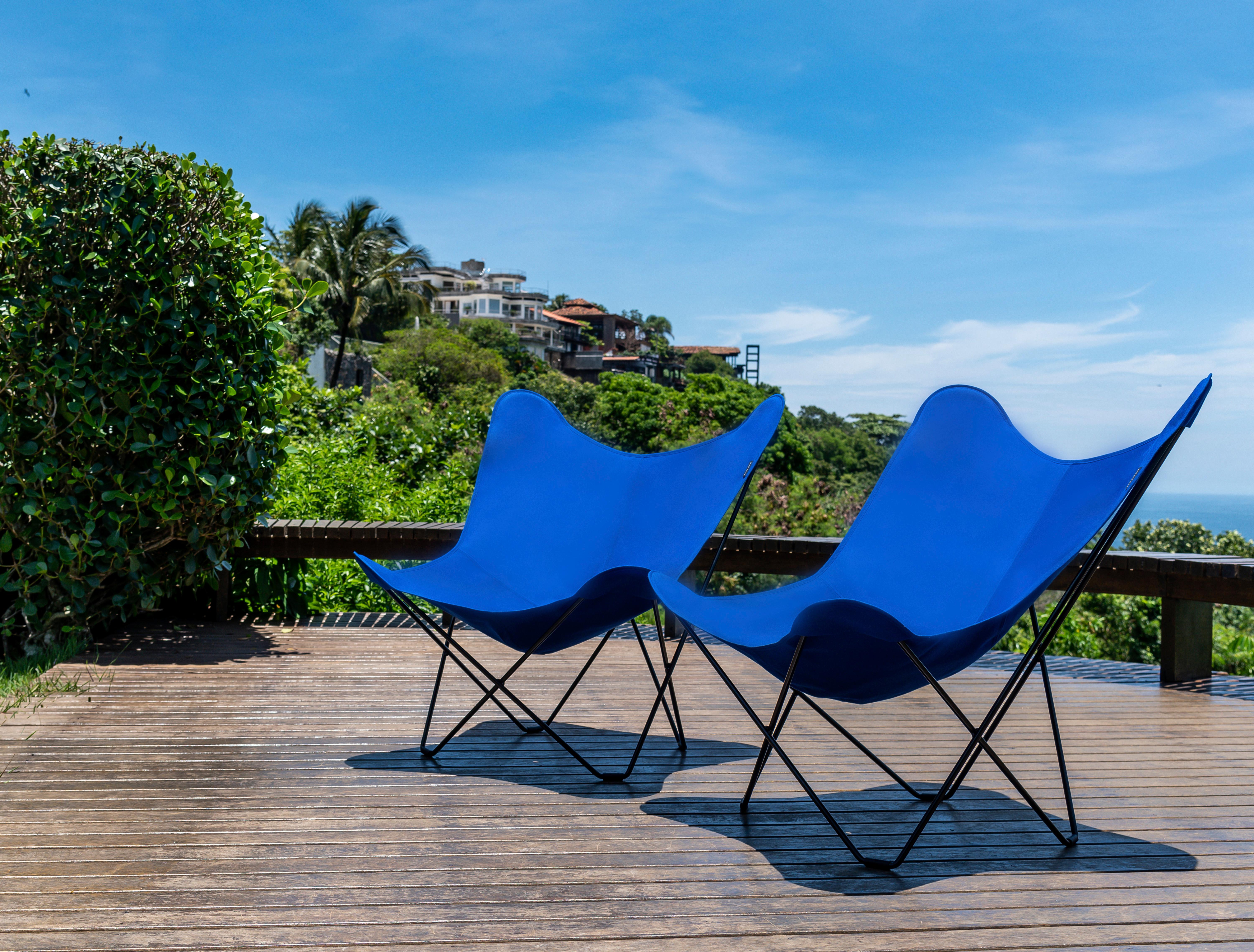 Metal Sunshine Mariposa Outdoor Lounge Chair by Cuero Design For Sale