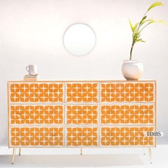 Comò a nove cassetti con intarsi in osso Sunshine Orange e Ivory di House of Jaipur