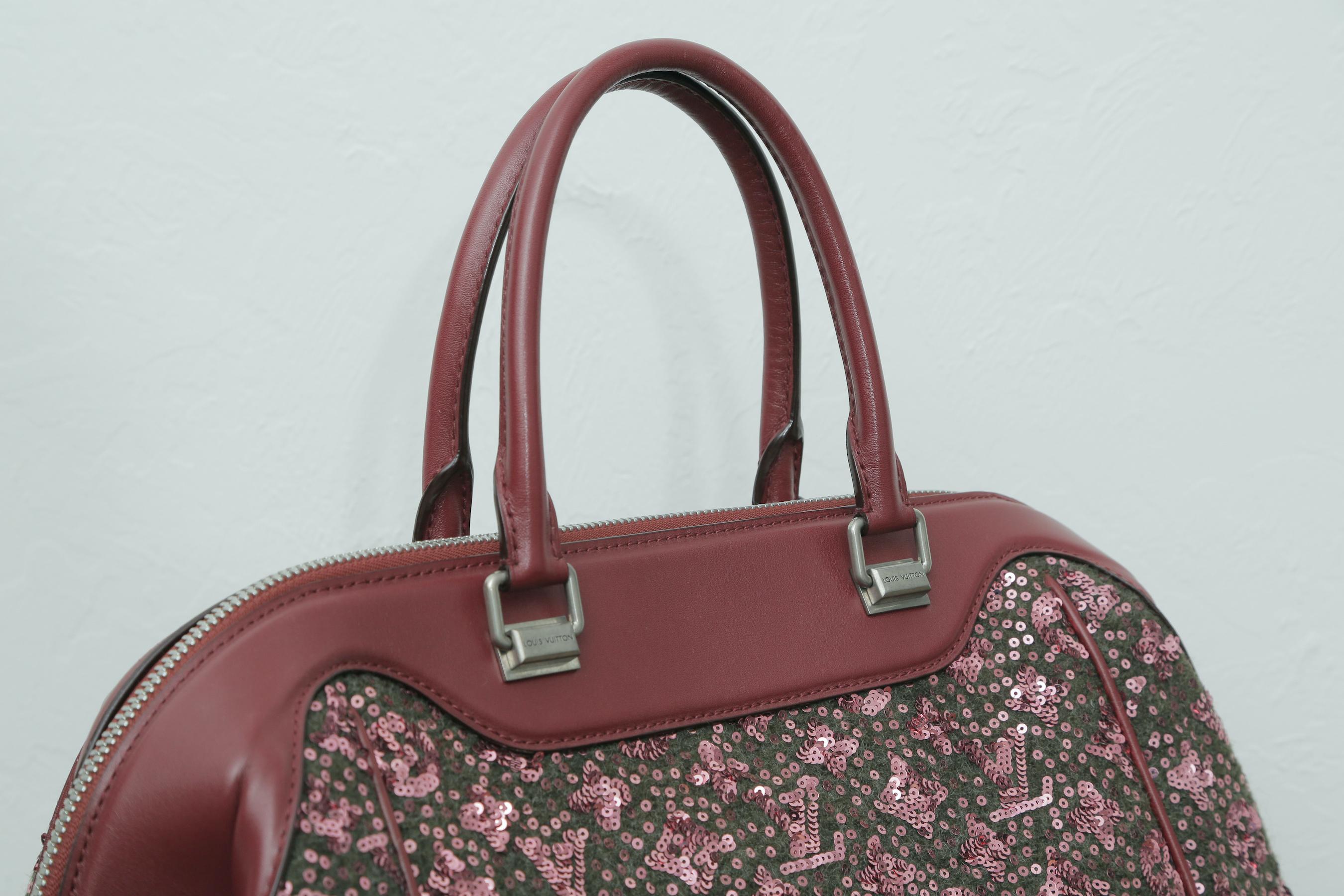 Sunshine Winter 2012 Limited Edition Express North South Burgundy Leather Sequin In Excellent Condition In West palm beach, FL