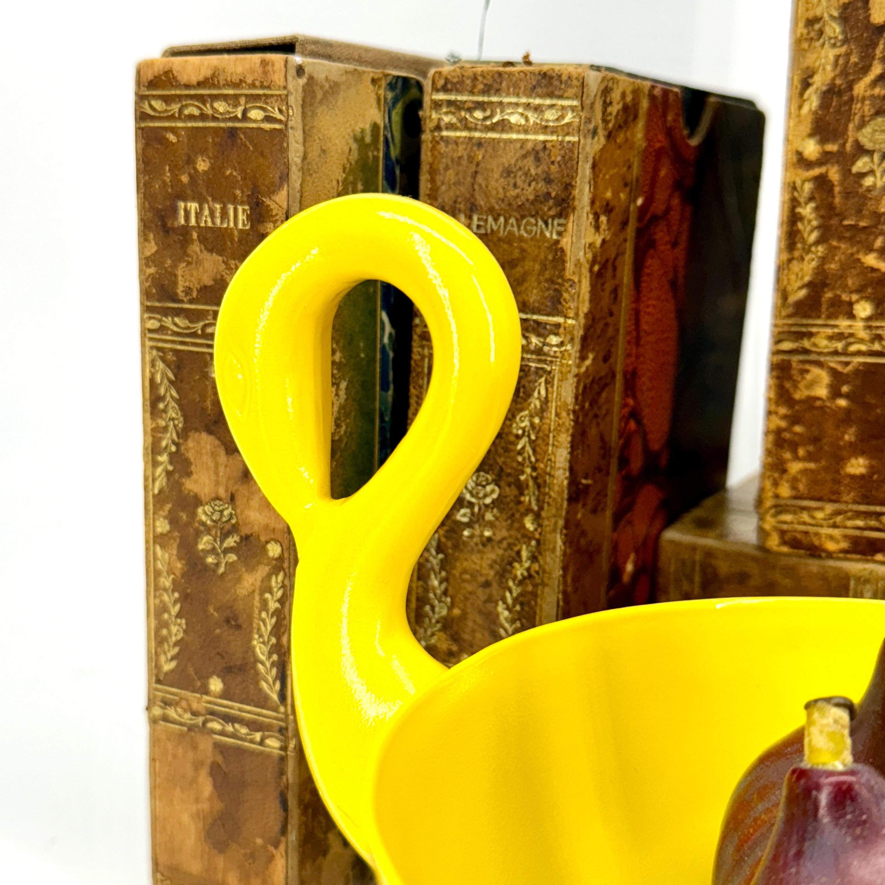 Bol à cygne décoratif jaune poudré, Angleterre moderne du milieu du siècle dernier en vente 5