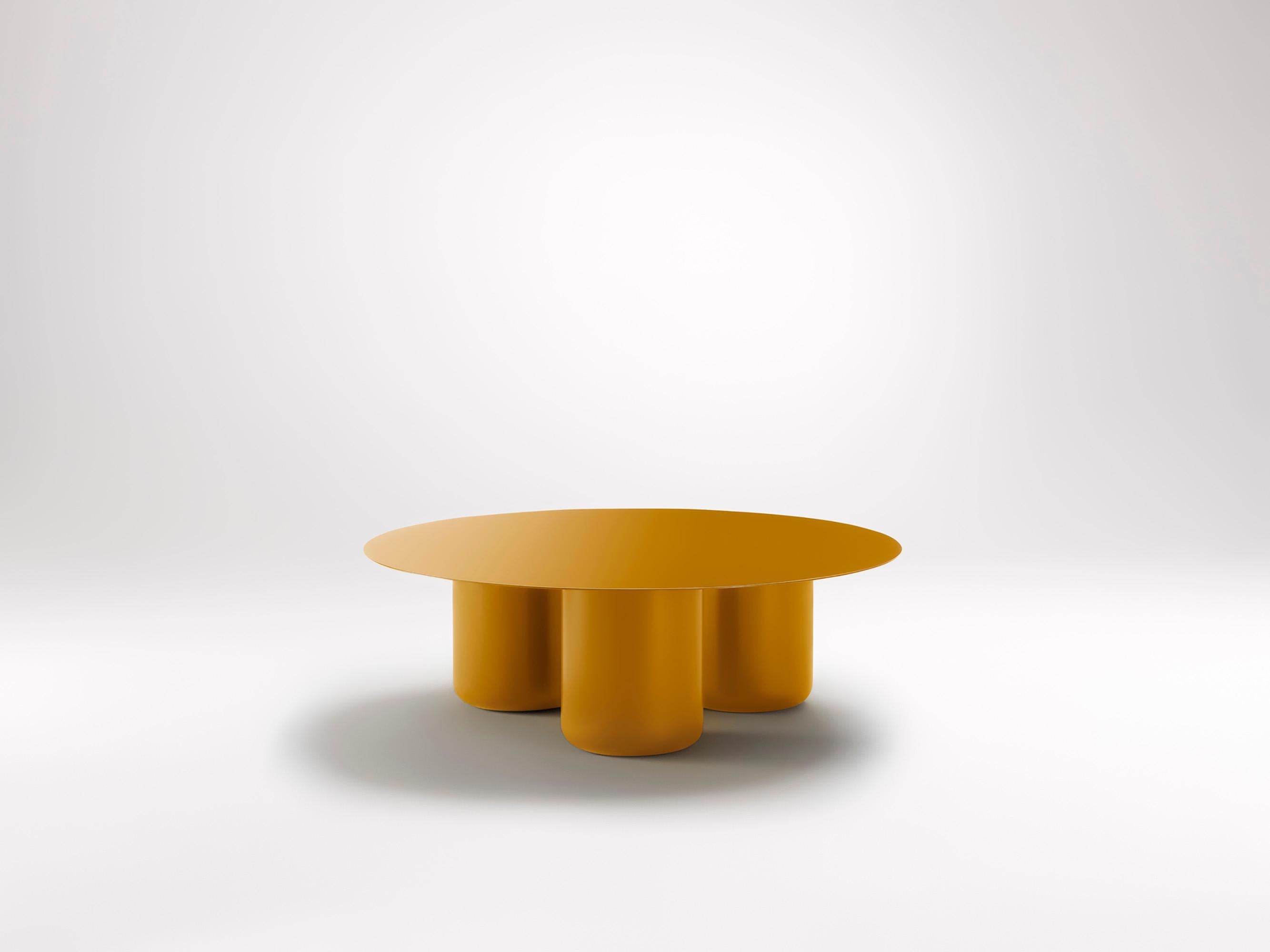 Sonnengelber runder Tisch von Coco Flip
Abmessungen: D 100 x H 32 / 36 / 40 / 42 cm
MATERIALIEN: Baustahl, pulverbeschichtet mit Zinkgrundierung. 
Gewicht: 34 kg

Coco Flip ist ein Studio für Möbel- und Beleuchtungsdesign in Melbourne, das von uns,