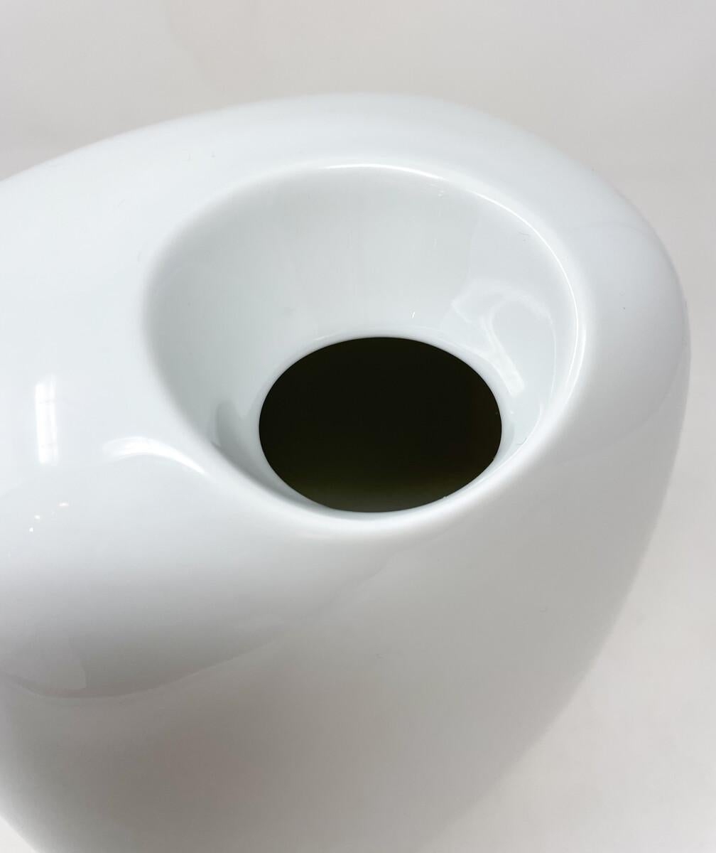 Porcelain Suomi Vase by Timo Sarpaneva for Rosenthal For Sale