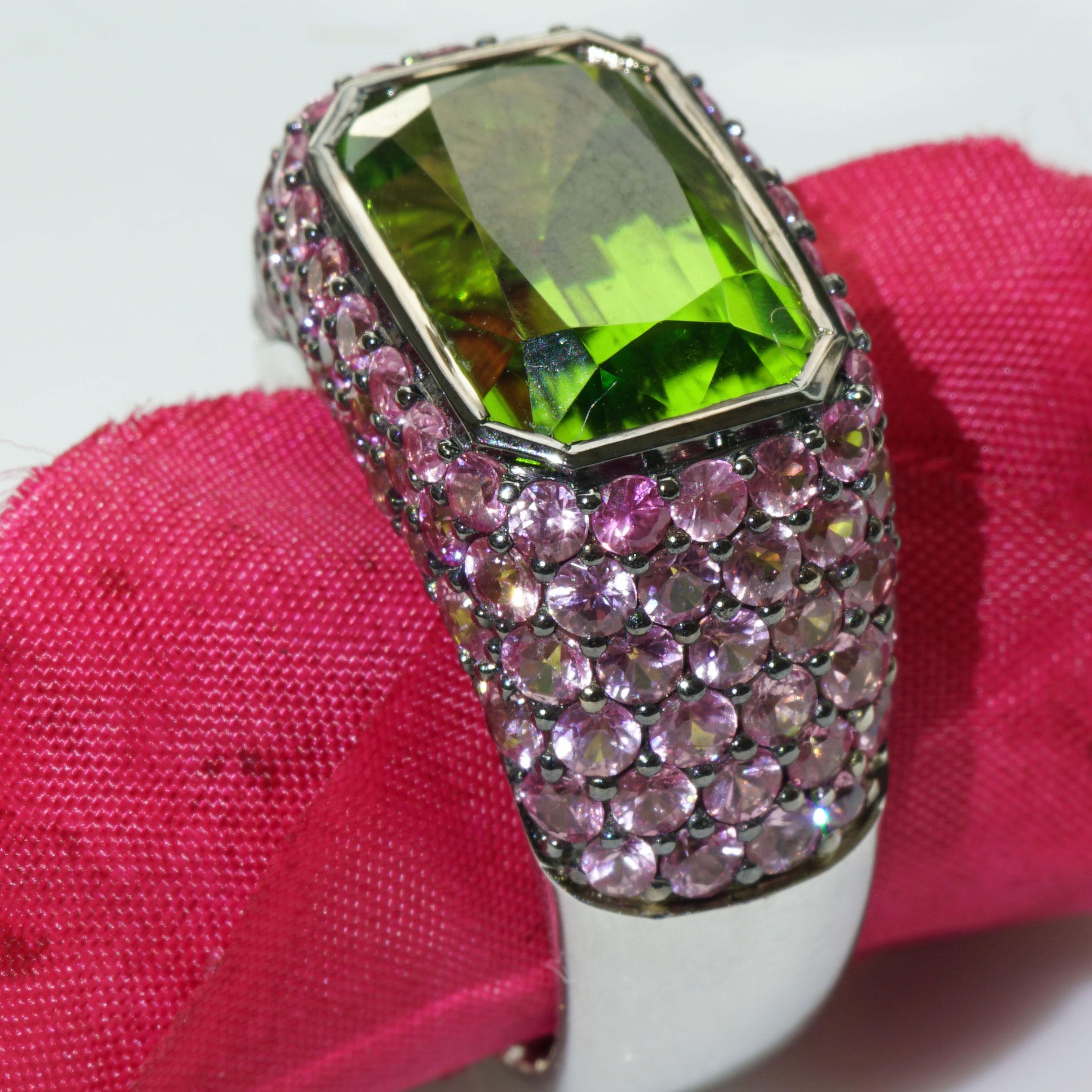 Supat Mine eyeclean Peridot Saphire Ring 9ct AAA+ rare World Famous Apple Green  For Sale 5