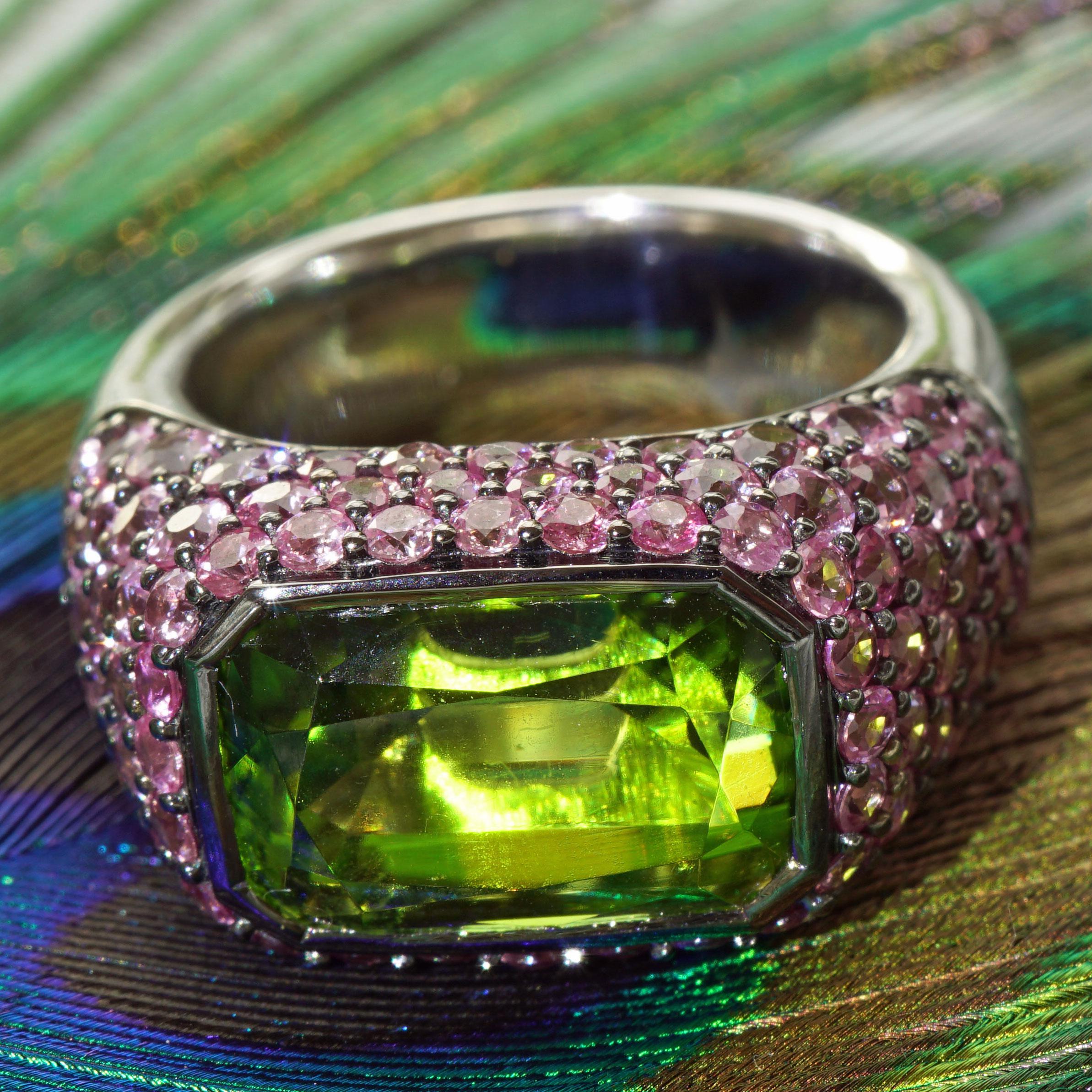 Supat Mine eyeclean Peridot Saphire Ring 9ct AAA+ rare World Famous Apple Green  For Sale 7