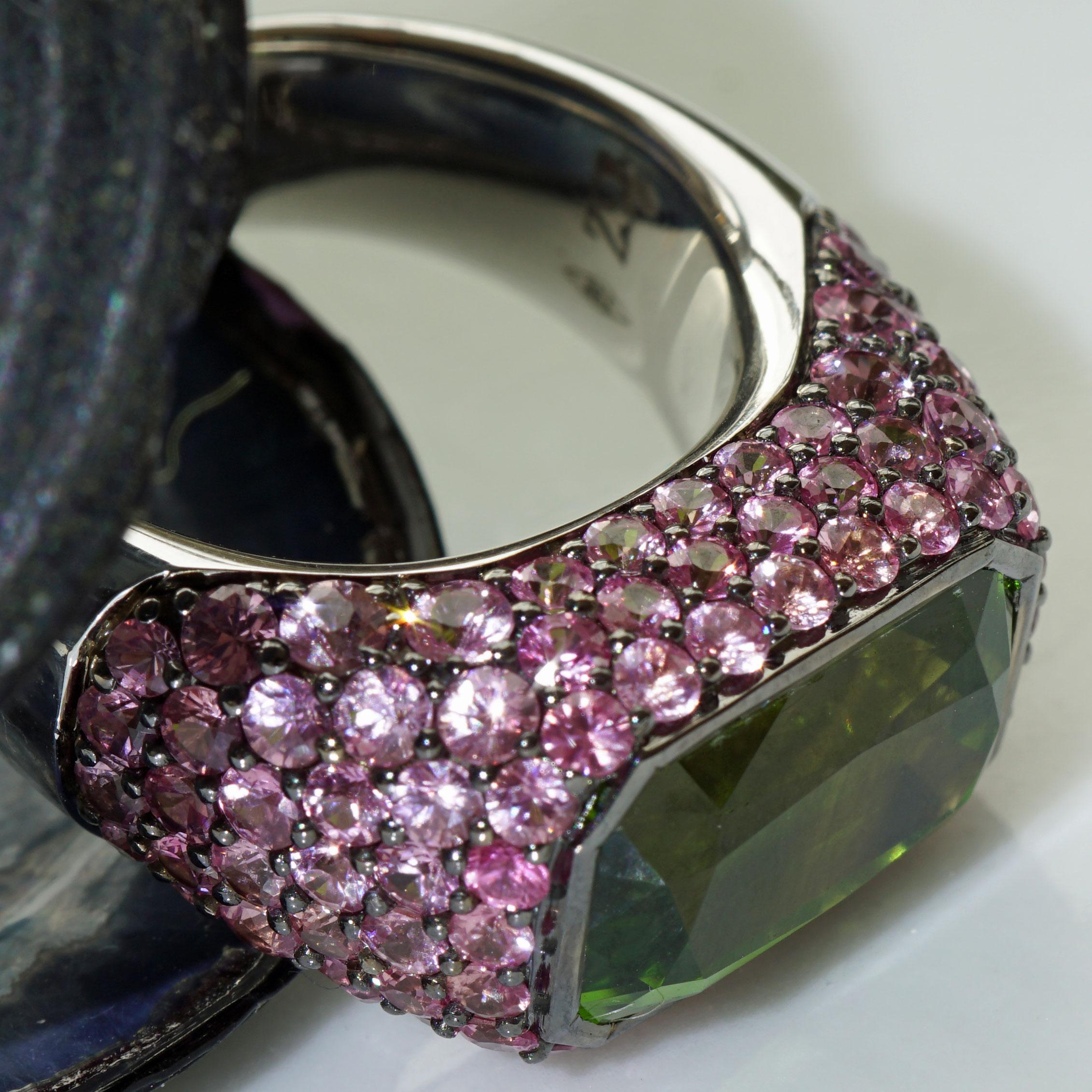 Supat Mine eyeclean Peridot Saphire Ring 9ct AAA+ rare World Famous Apple Green  For Sale 9