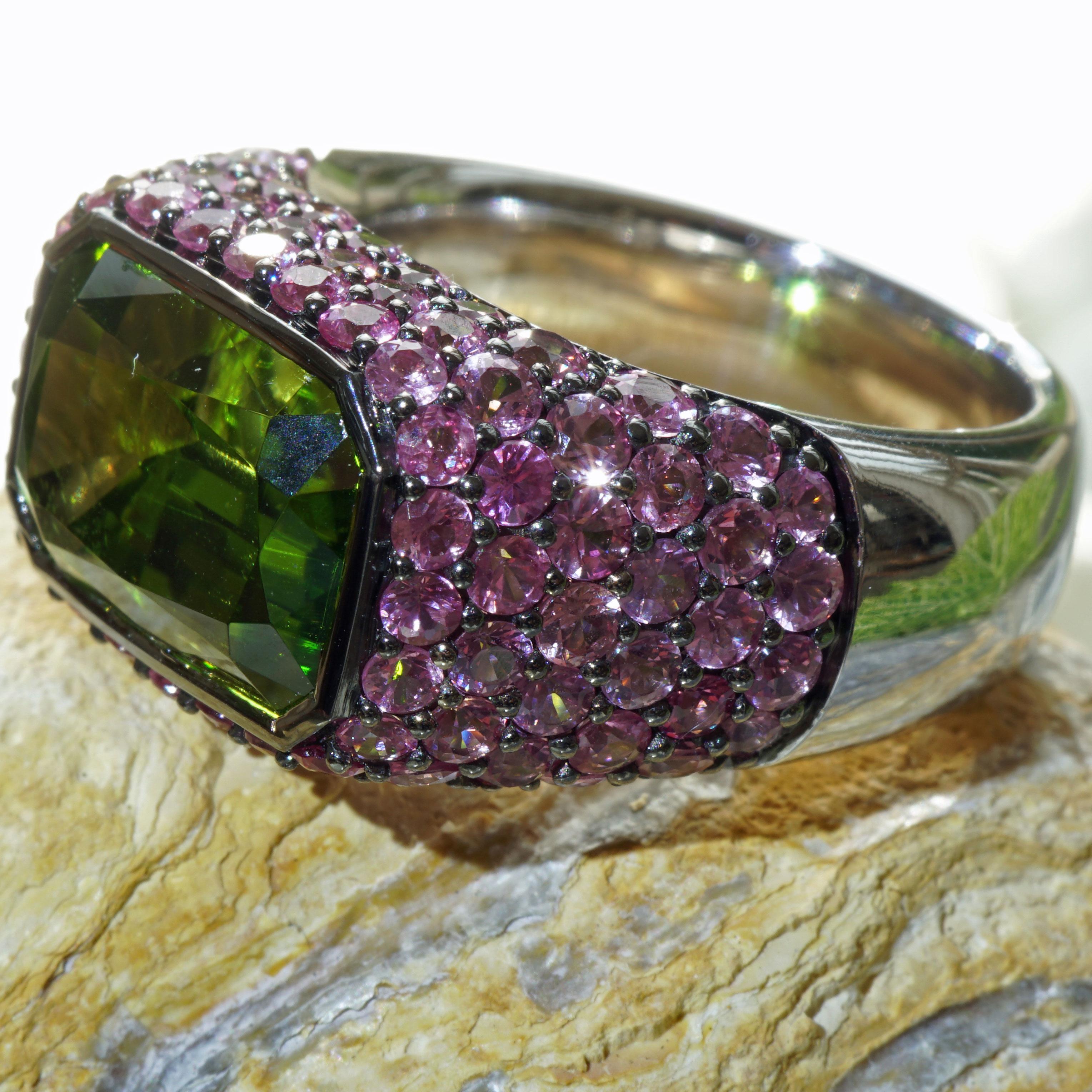 Supat Mine eyeclean Peridot Saphire Ring 9ct AAA+ rare World Famous Apple Green  For Sale 10