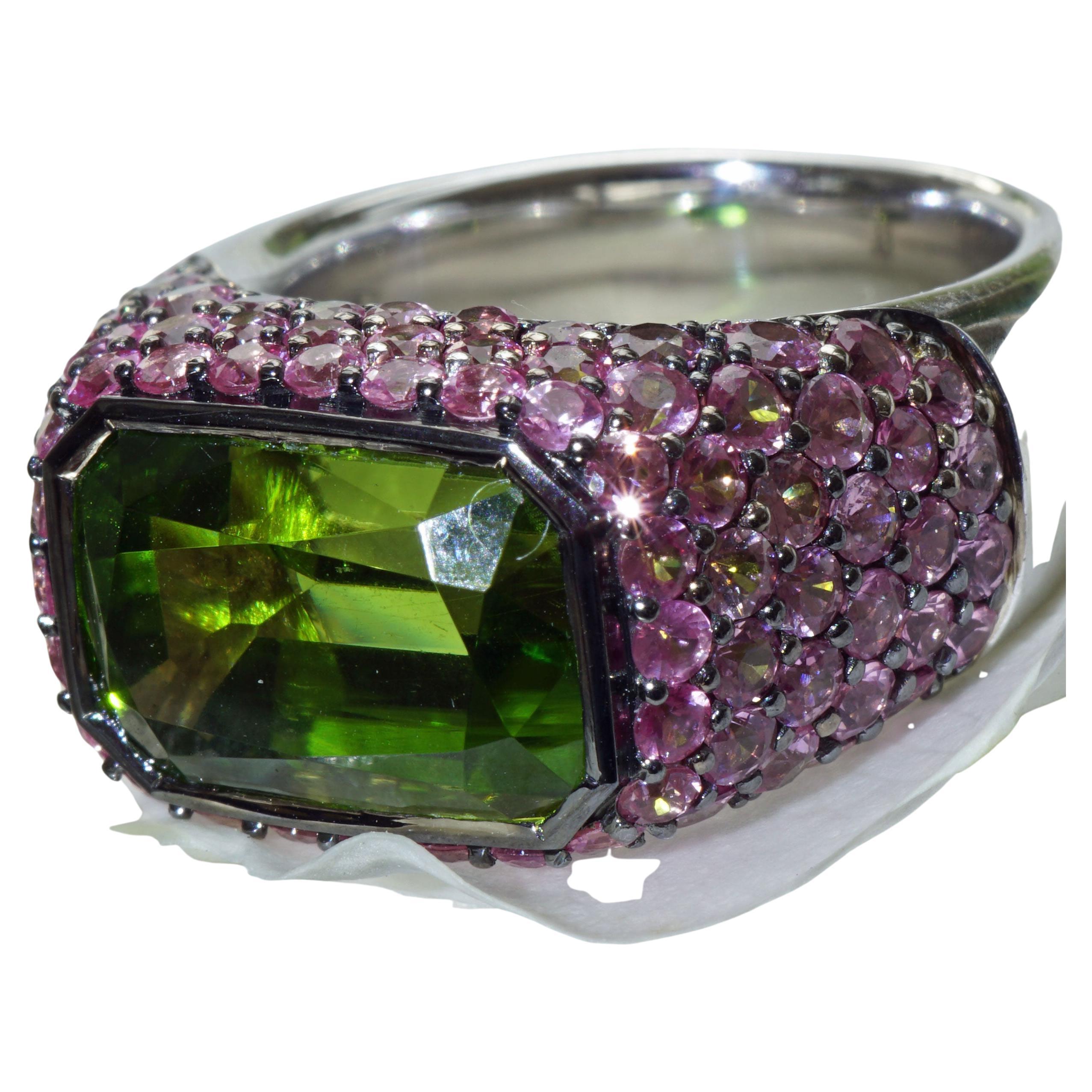 Supat Mine eyeclean Peridot Saphire Ring 9ct AAA+ rare World Famous Apple Green  In New Condition For Sale In Viena, Viena