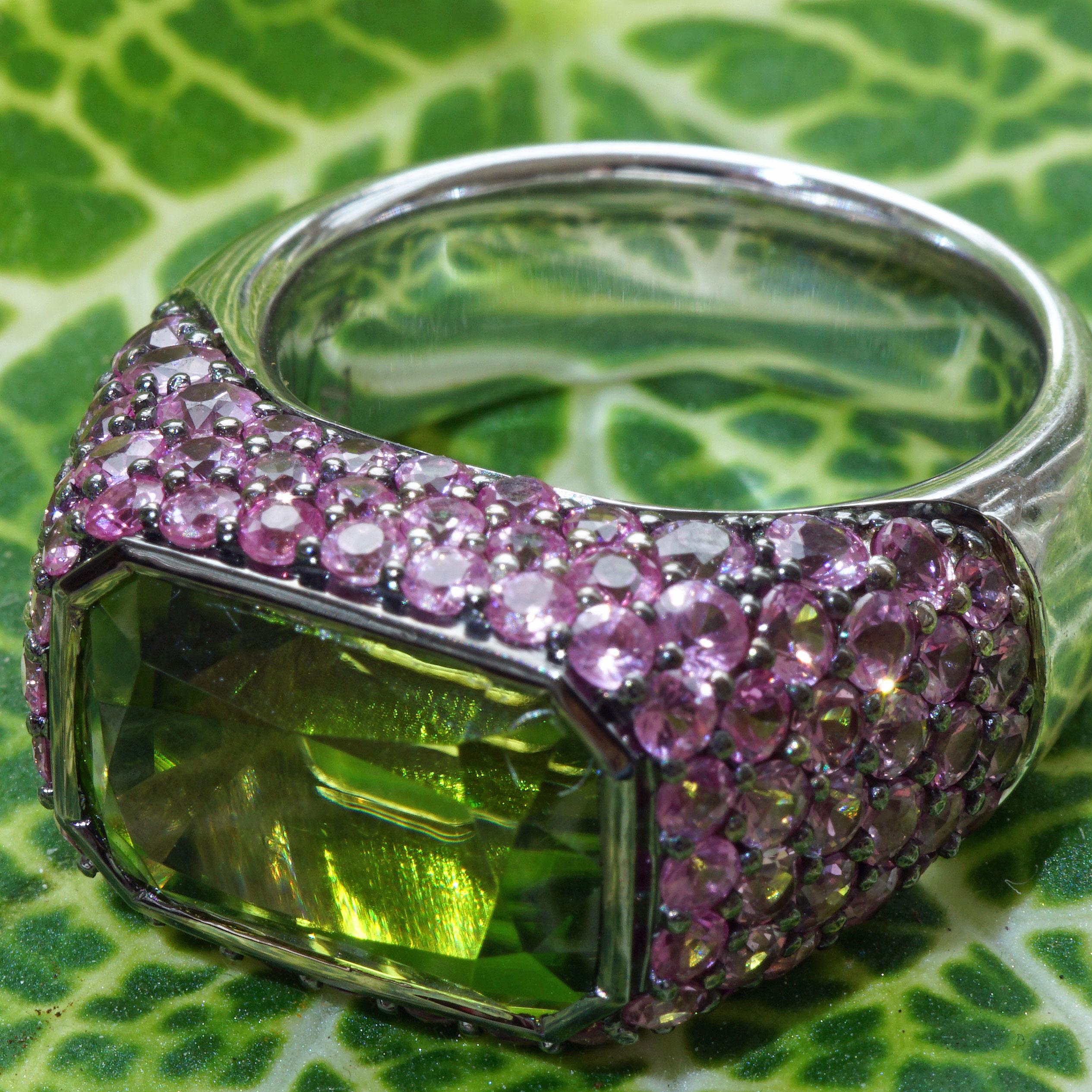 Supat Mine eyeclean Peridot Saphire Ring 9ct AAA+ rare World Famous Apple Green  For Sale 4