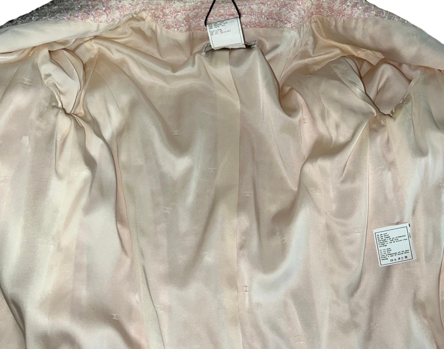 Veste blazer Supberbe CHANEL, en tweed rose Lesage avec logo CC, 1997, taille 42 en vente 4