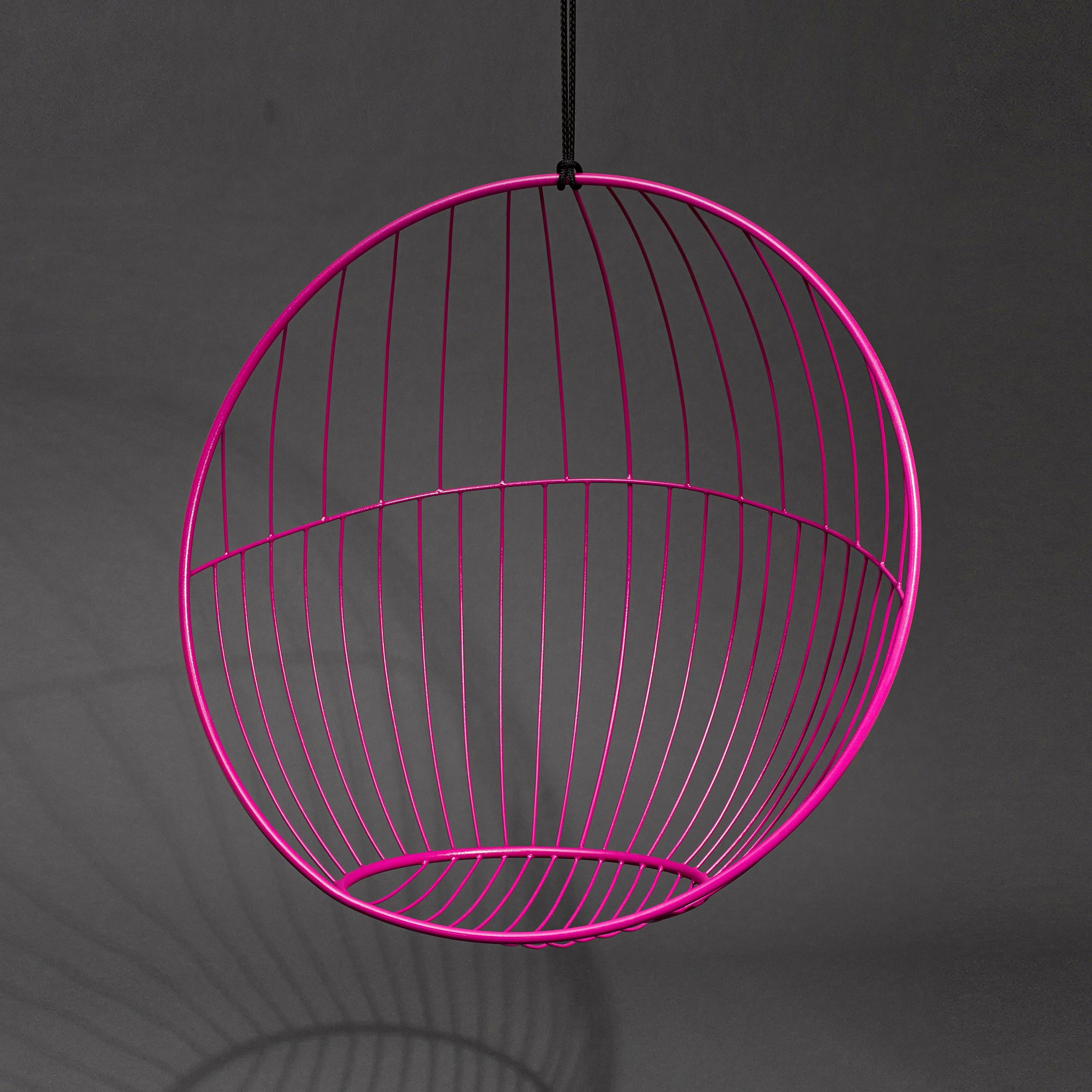 La forme ronde des balancelles suspendues BUBBLE crée une sensation de confort. Les motifs modernes sont frappants par leur attrait visuel. Le fauteuil a été conçu pour être très confortable et relaxant. Idéal pour se détendre, lire un livre ou