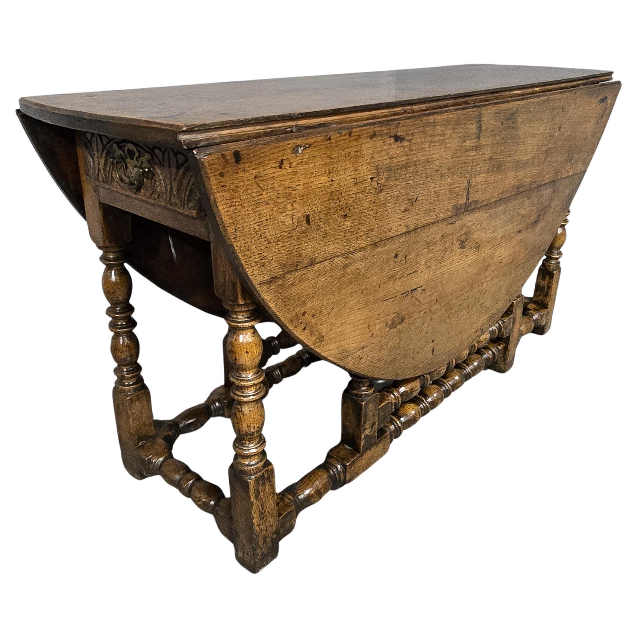 Super table de salle à manger en chêne du XVIIIe siècle à porte-à-faux en vente