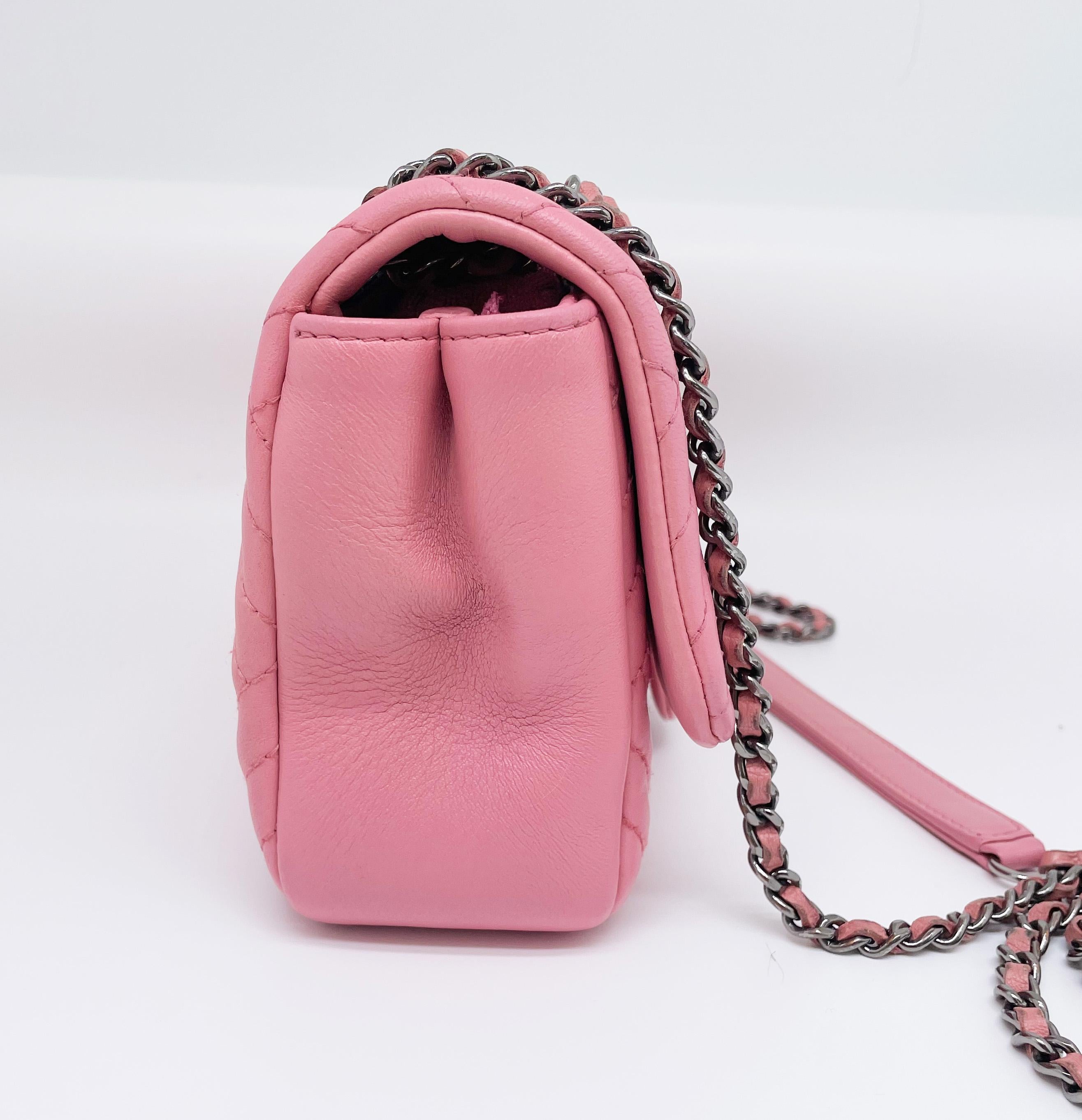 Super Chanel Timeless bag in lambskin with asymmetrical Chevron Pink In Excellent Condition In CANNES, FR