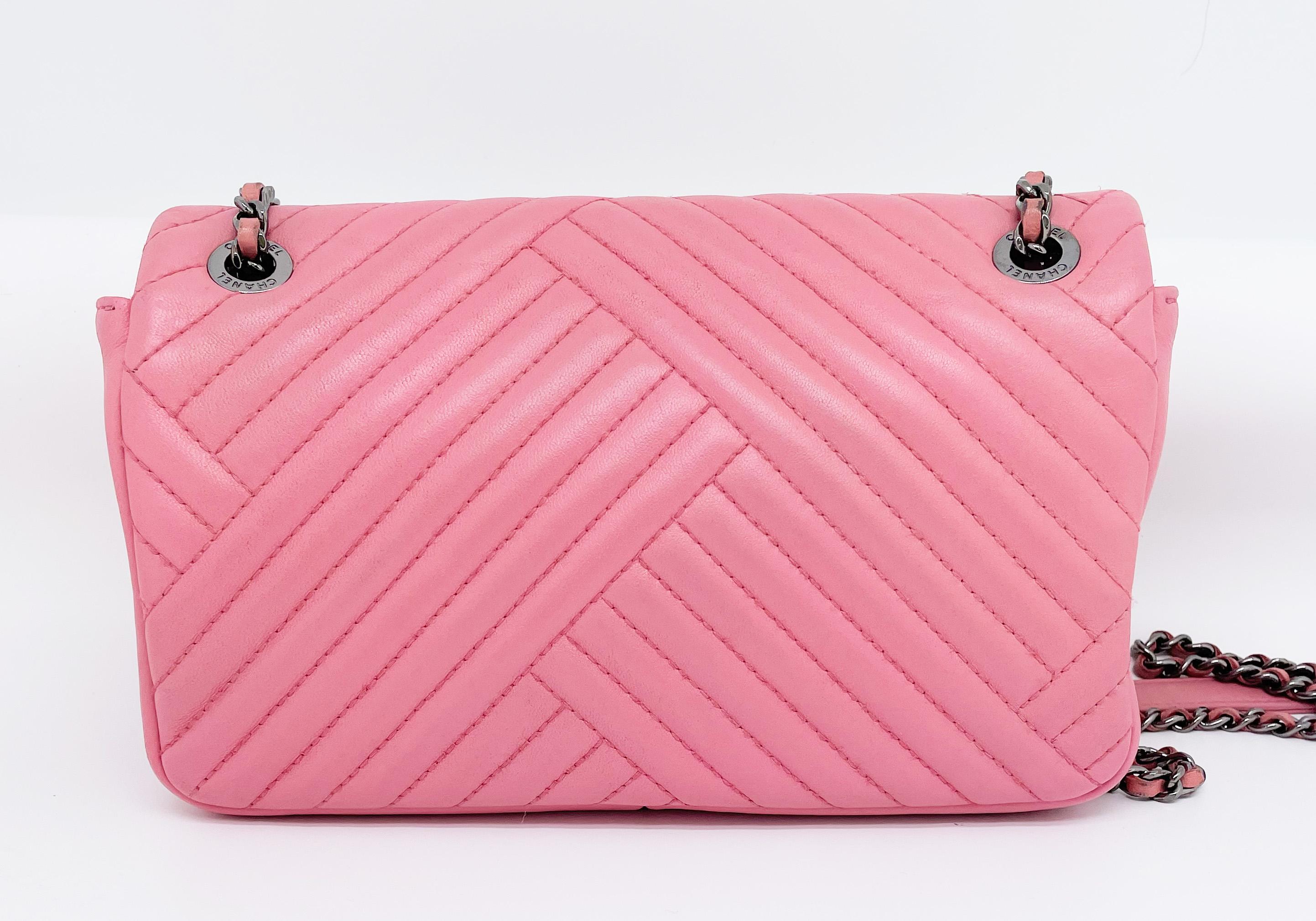 Women's or Men's Super Chanel Timeless bag in lambskin with asymmetrical Chevron Pink