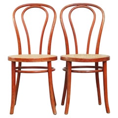 Super charmanter Satz von 2 roten Vintage-Bistrostühlen im Thonet-Design