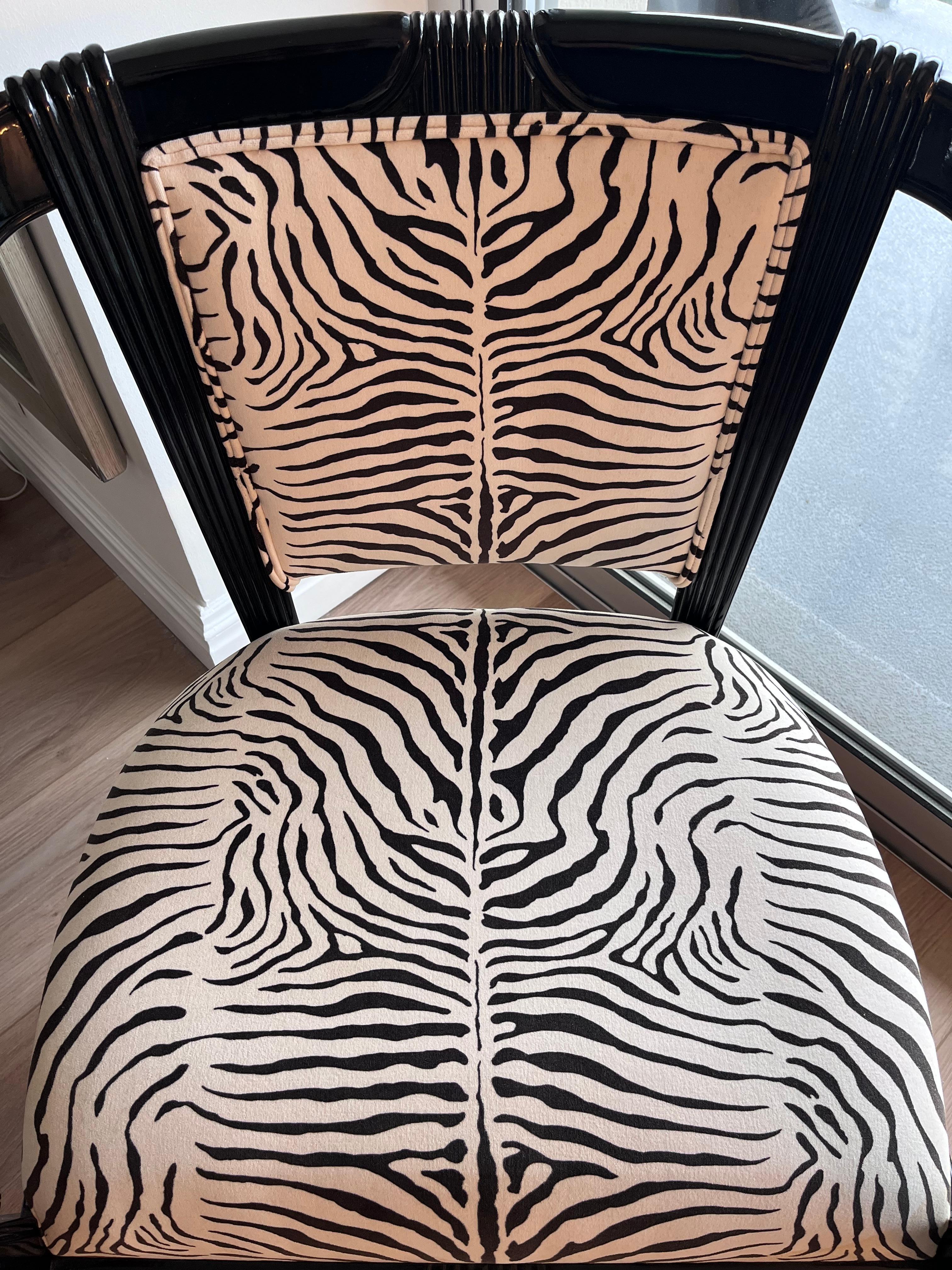Coppia super chic di poltrone Zebra in velluto nero lucido e cotone in vendita 4