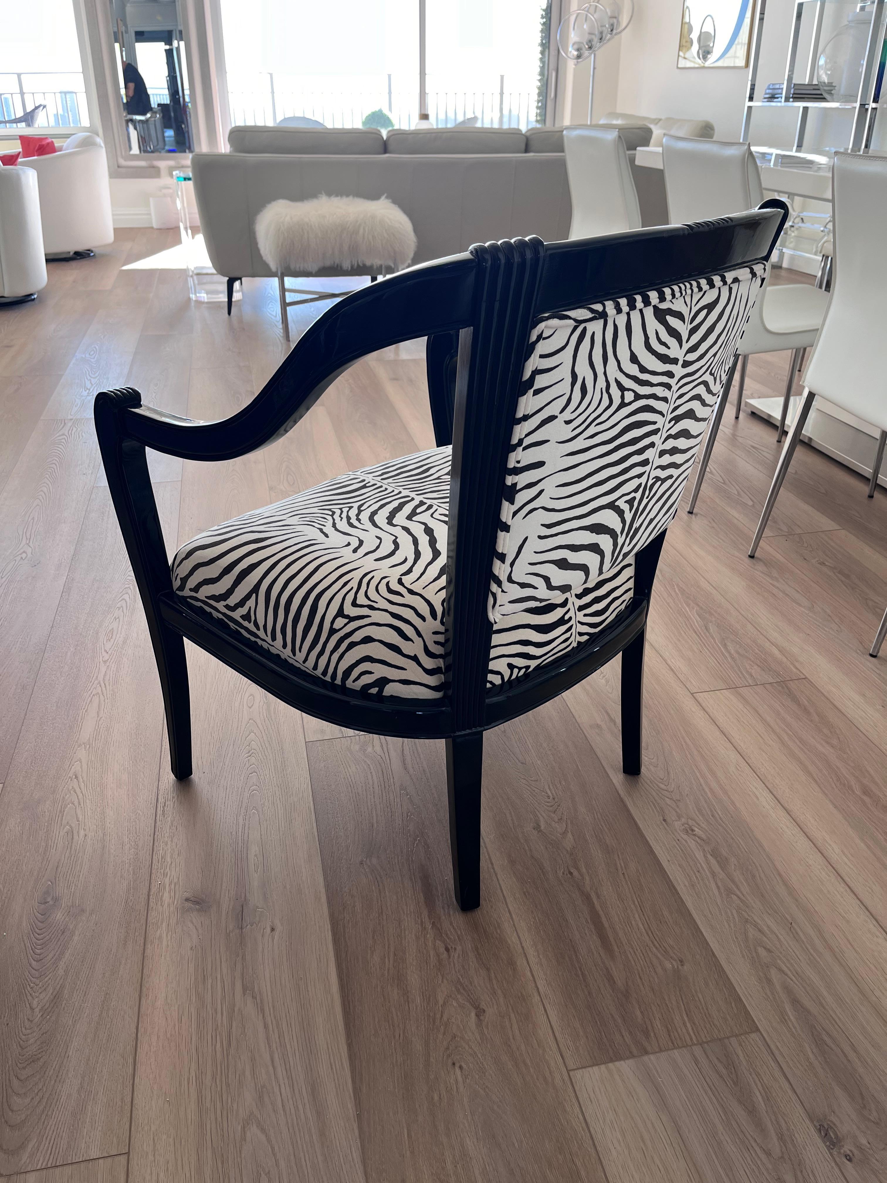 Coppia super chic di poltrone Zebra in velluto nero lucido e cotone in vendita 6