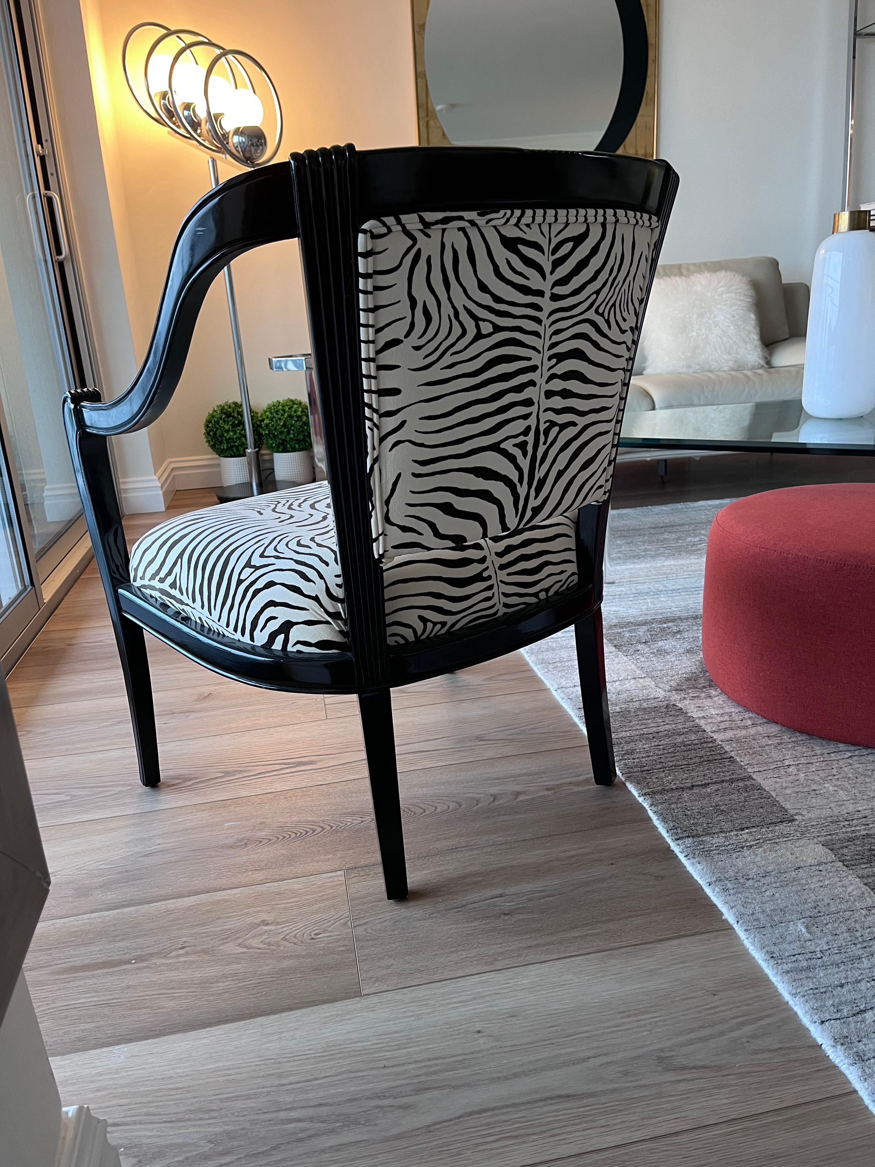 Americano Coppia super chic di poltrone Zebra in velluto nero lucido e cotone in vendita