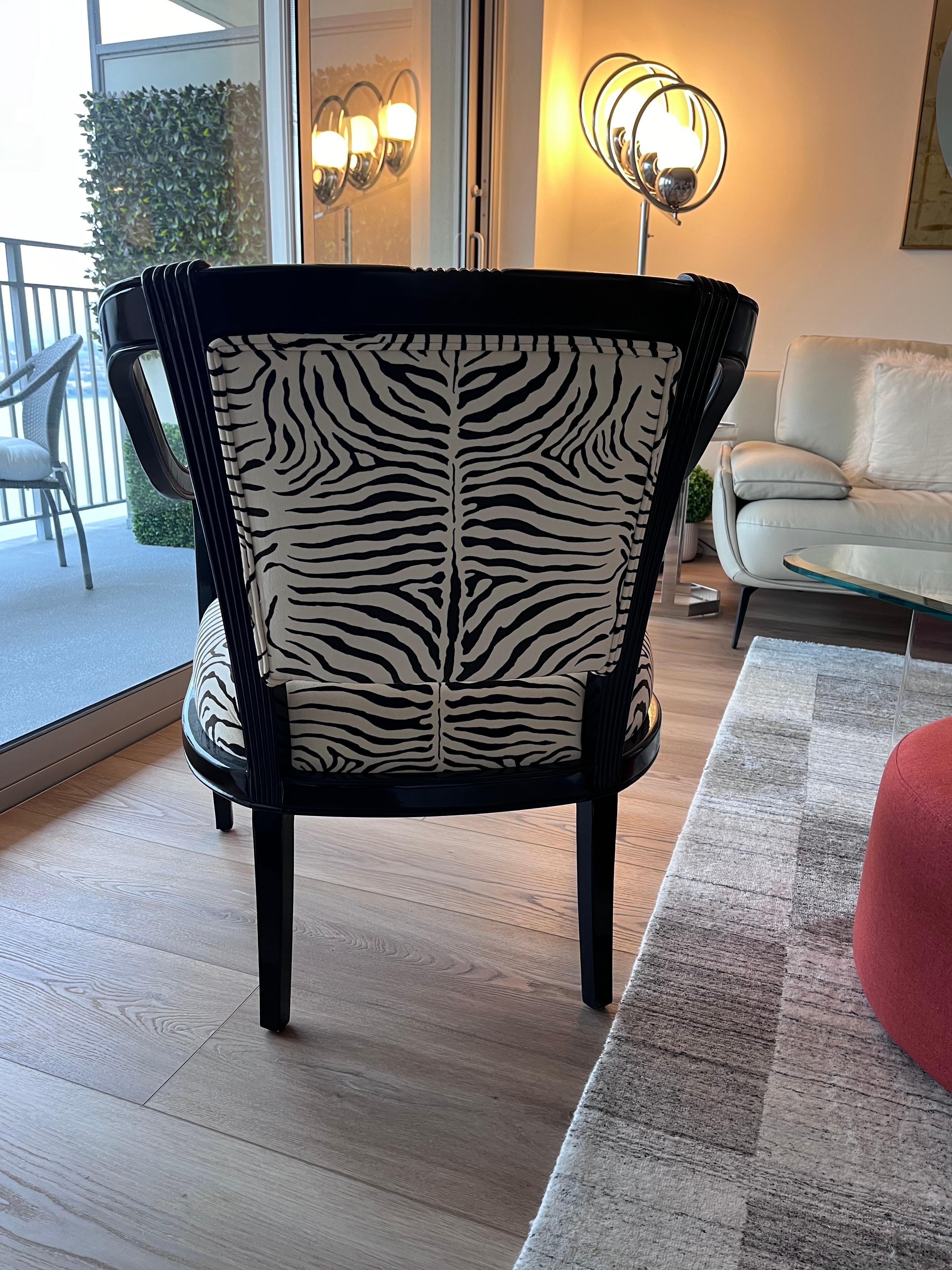 Coppia super chic di poltrone Zebra in velluto nero lucido e cotone In condizioni buone in vendita a Hopewell, NJ
