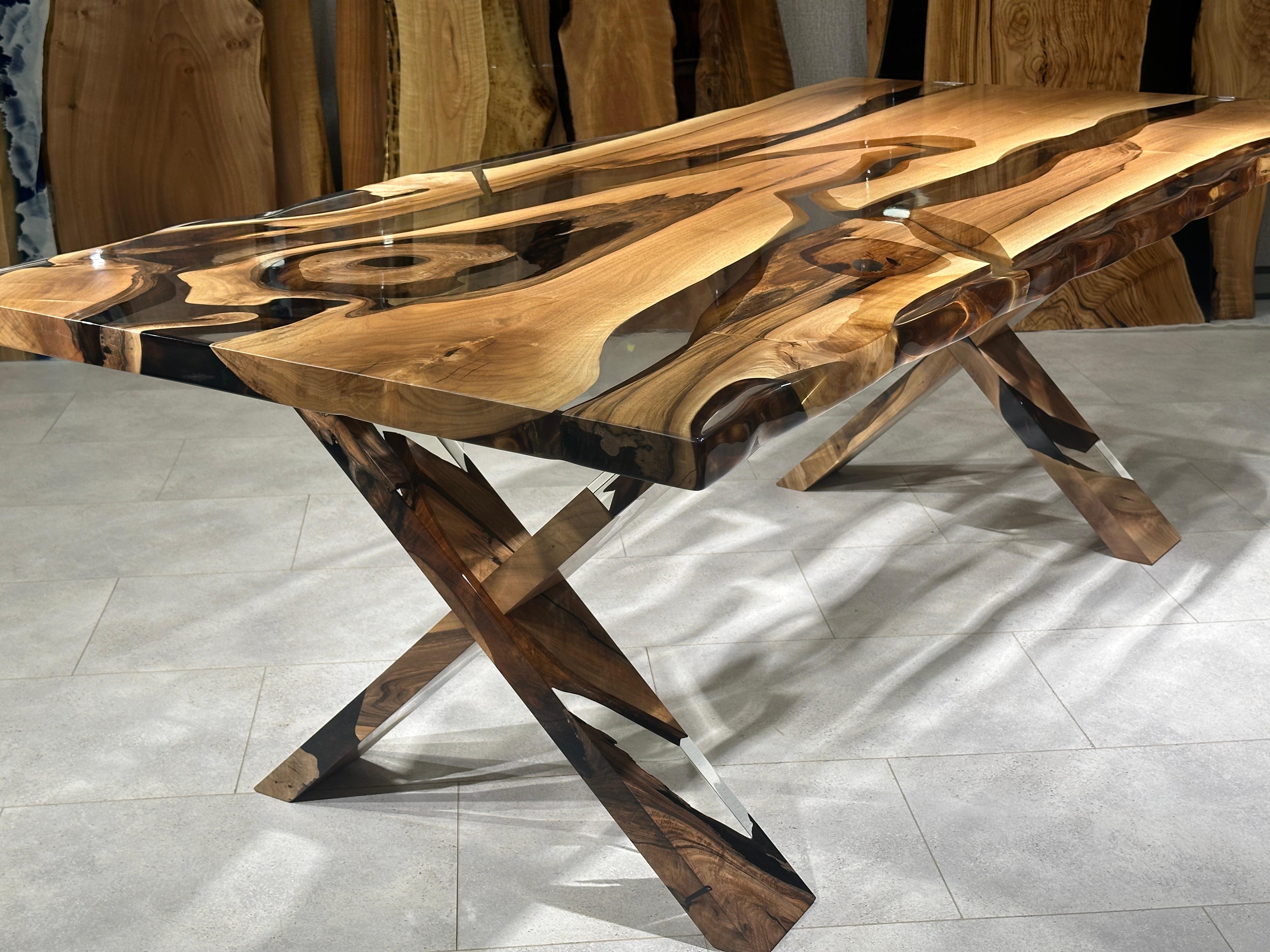 Arts and Crafts Table de salle à manger en résine époxy super transparente en bois de noyer noir en vente