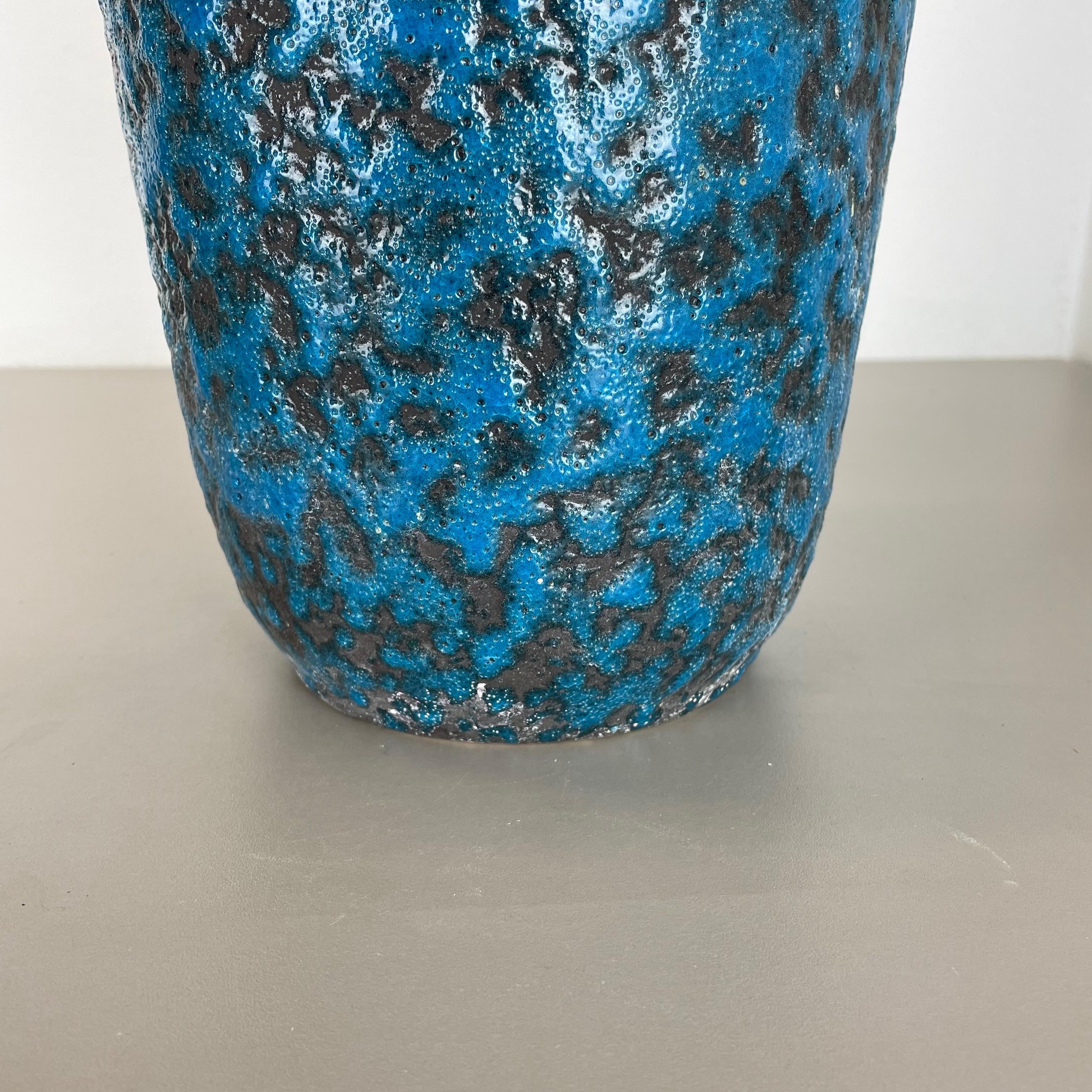 Super Color Crusty Fat Lava Blue 38cm Floor Vase Scheurich, Germany WGP, 1970s In Good Condition For Sale In Kirchlengern, DE