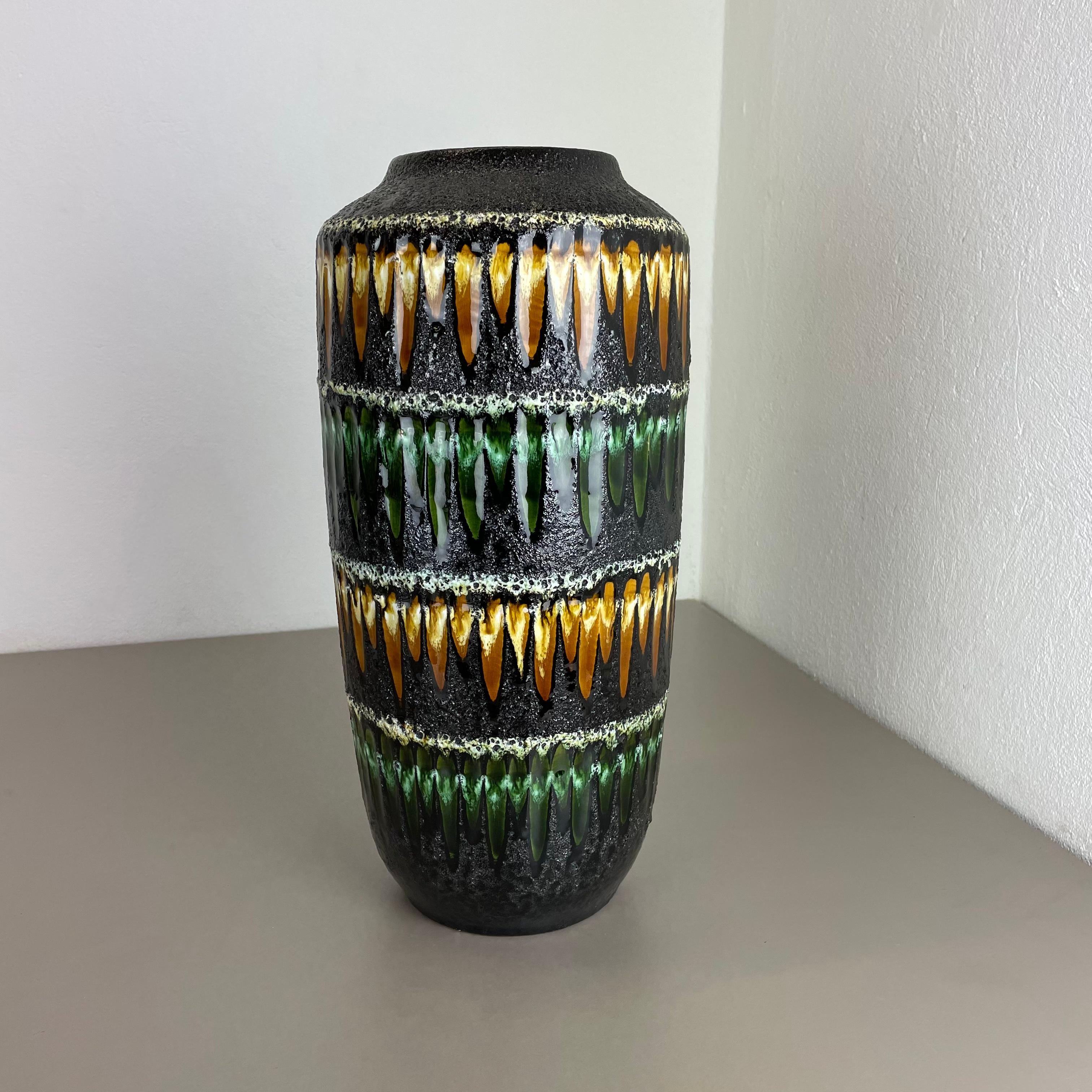 Articolo:

Vaso d'arte in lava grassa, smalto brutalista pesante


Produttore:

Scheurich, Germania



Decennio:

1970s




Questo vaso vintage originale è stato prodotto negli anni '70 in Germania. Si tratta di una ceramica in