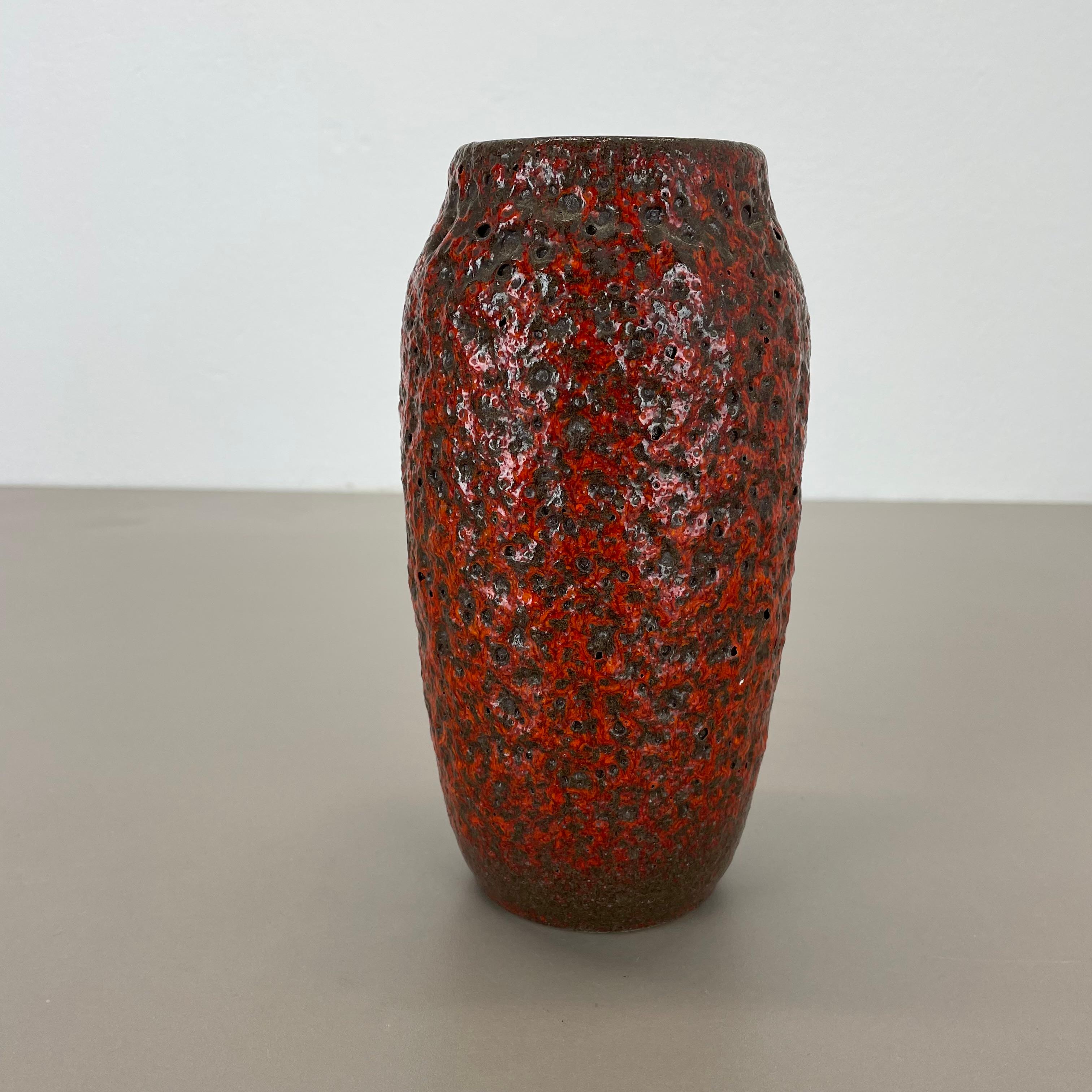 Mid-Century Modern Vase Super Color red Crusty Fat Lava Multi-Color Scheurich, Allemagne WGP, années 1970 en vente