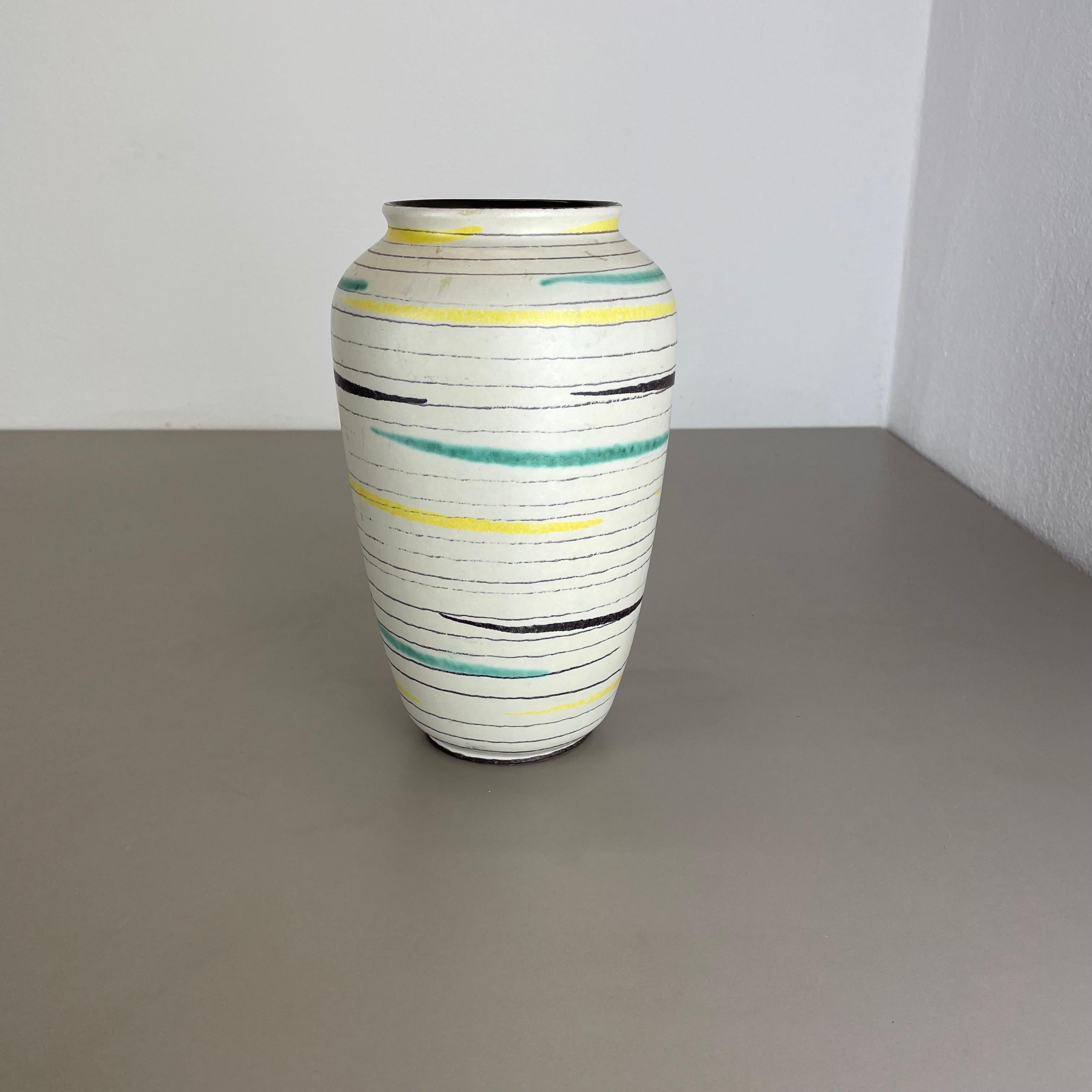 Hervorragende farbenfrohe Fat Lava-Keramikvase „575 25“ von Bay Ceramics, Deutschland, 1950er Jahre (Moderne der Mitte des Jahrhunderts) im Angebot
