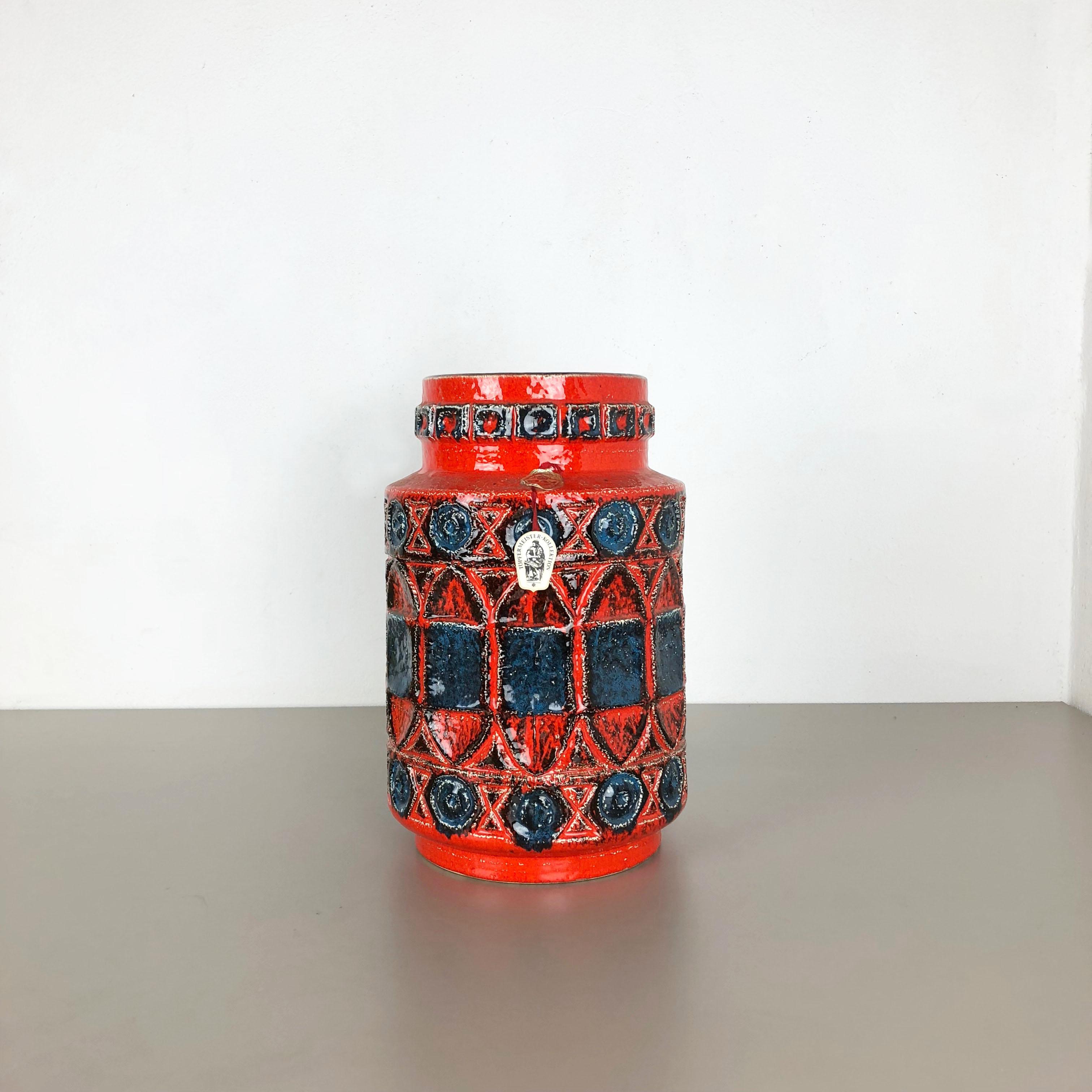 Article:

Pottery ceramic vase


Producer:

BAY ceramic, Germany



Decade:

1960s




Original vintage 1960s pottery ceramic vase made in Germany. High quality German production with a nice abstract painting and super colorful