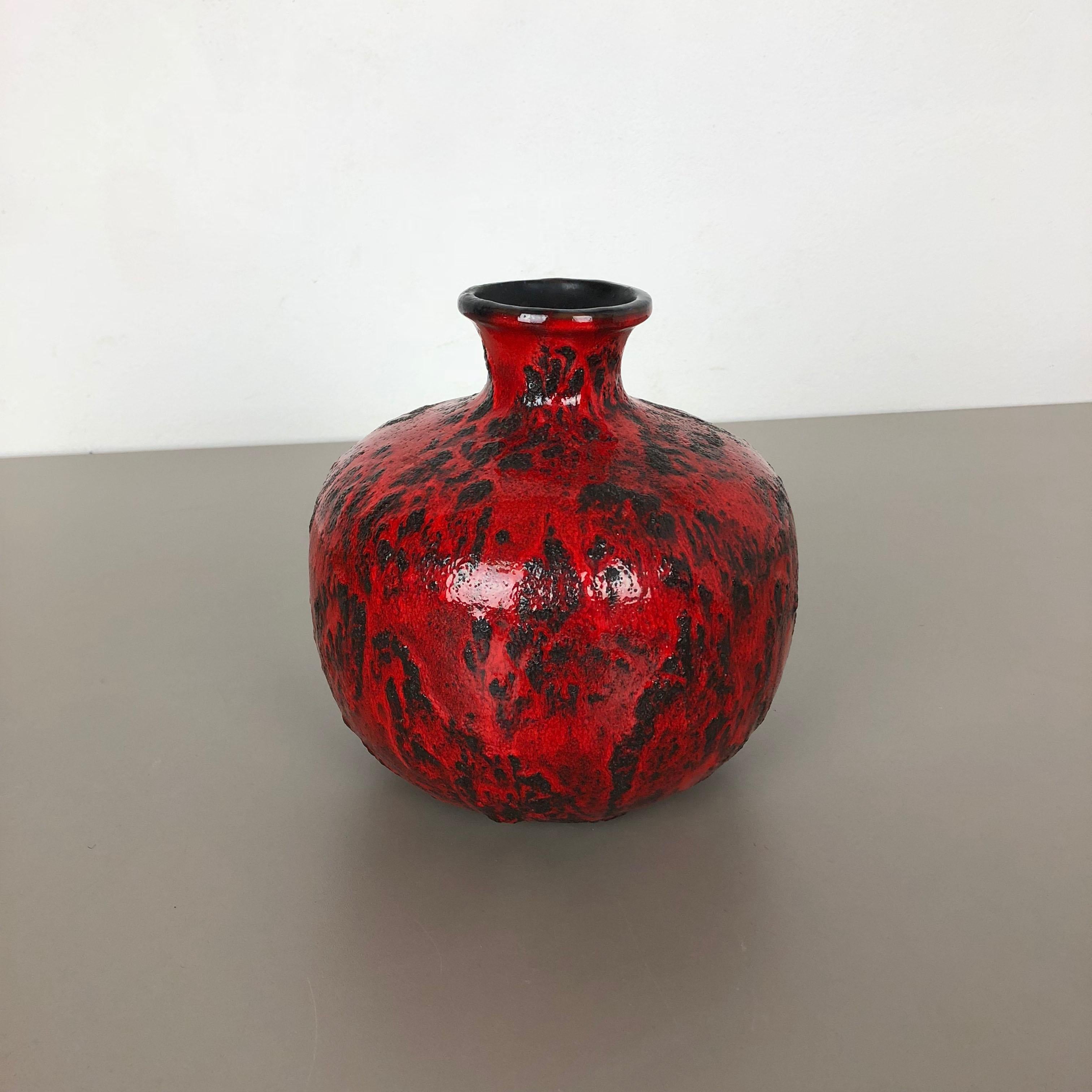 Article:

Pottery ceramic vase


Producer:

Gräflich Ortenburg, Germany



Decade:

1960s




Original vintage 1960s pottery ceramic vase made in Germany. High quality German production with a nice abstract glaze structure and