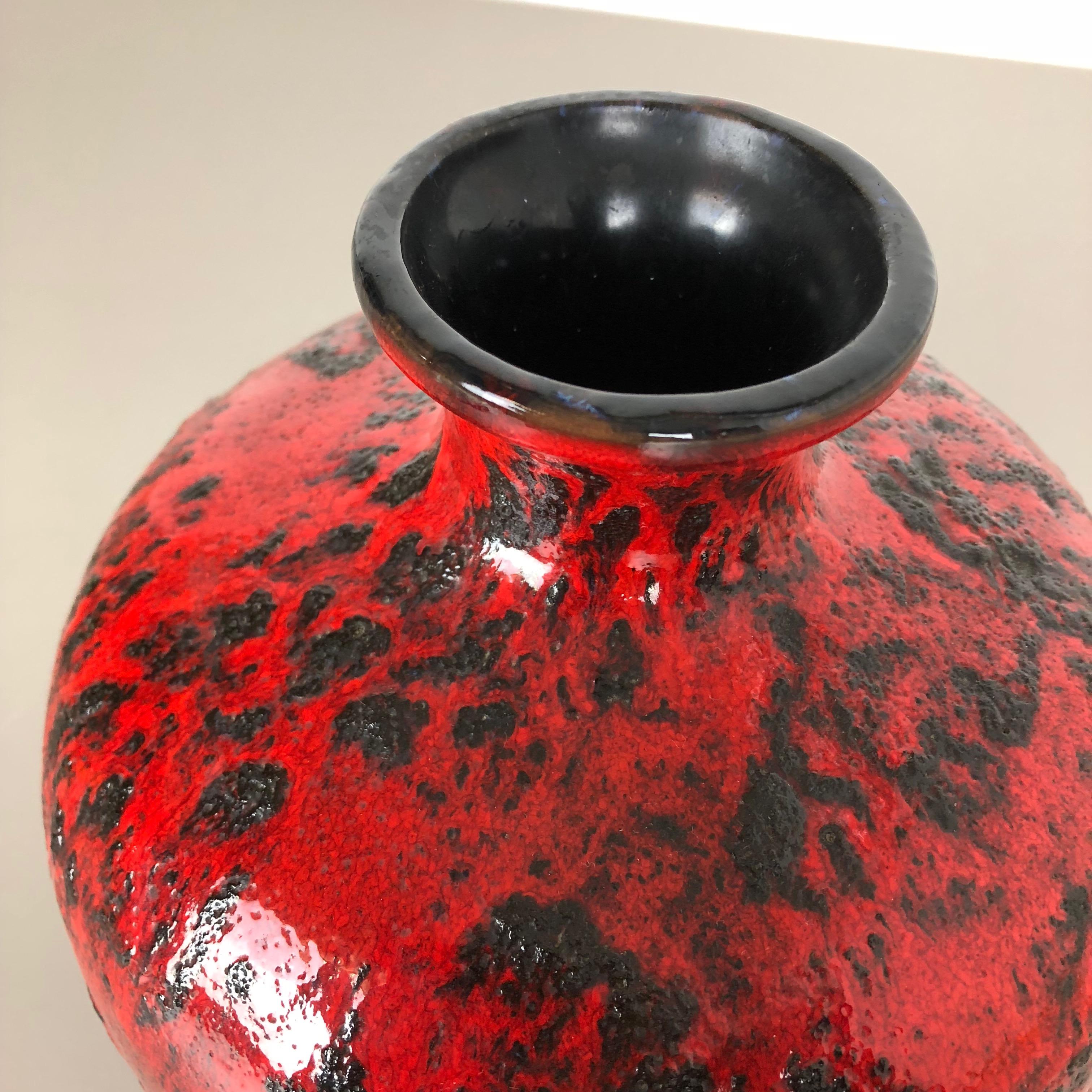 Super Colorful Fat Lava Pottery Vase by Gräflich Ortenburg, Germany, 1960s In Good Condition For Sale In Kirchlengern, DE