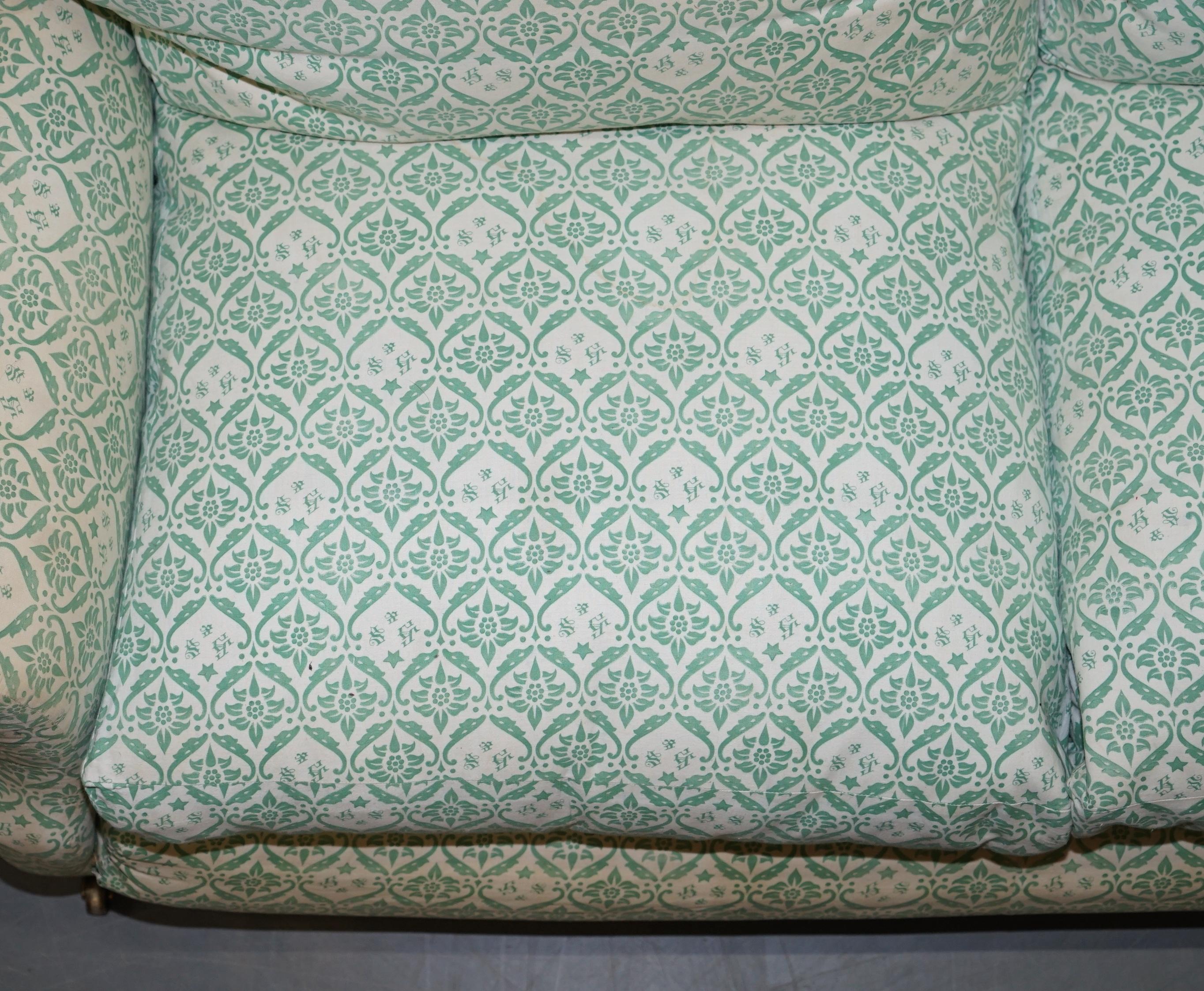 Super Comfortable circa 1920 Howard & Son's Lenygon & Morant Ticking Fabric Sofa In Distressed Condition In West Sussex, Pulborough