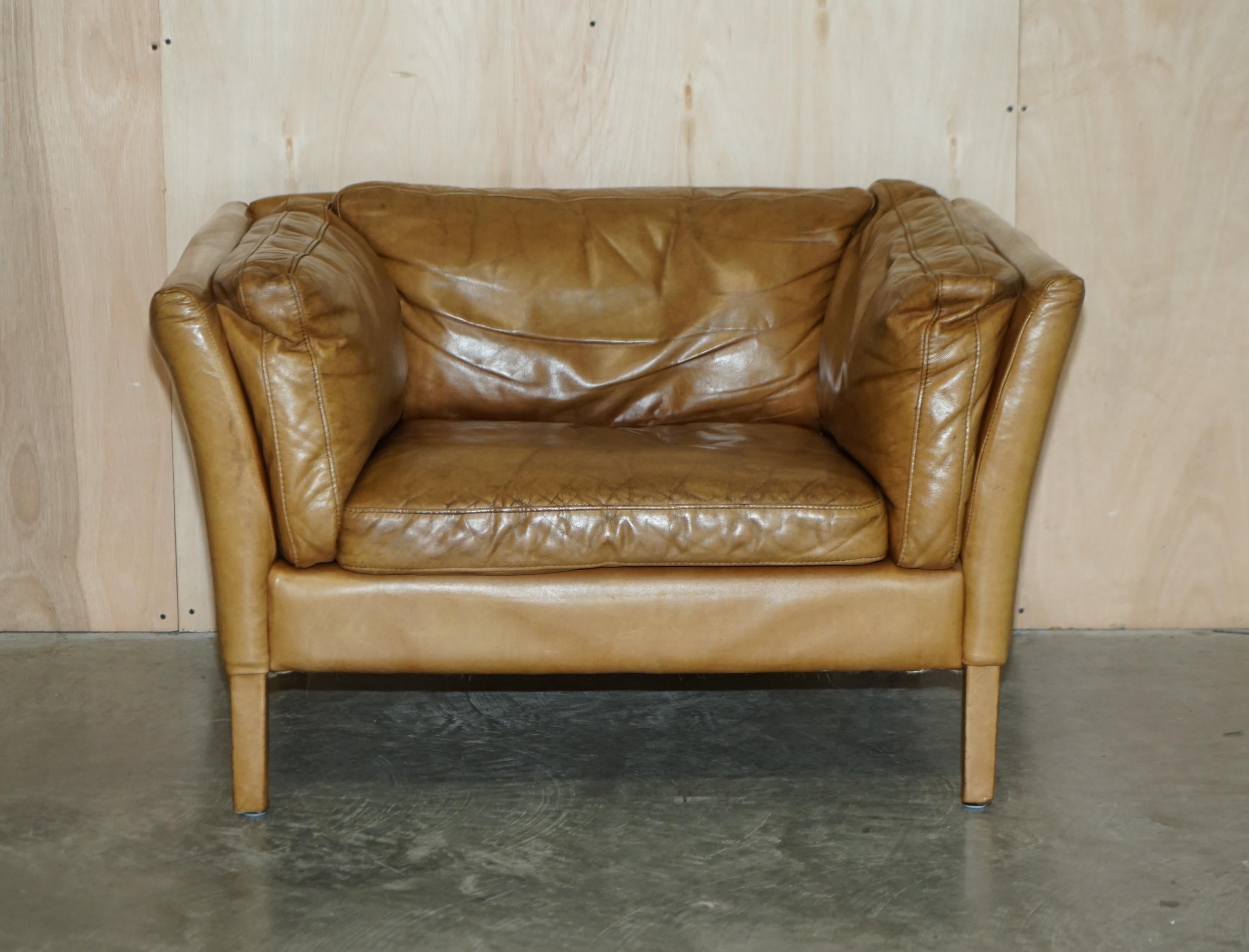 We are delighted to offer for sale this lovely, super comfortable, tan brown leather, Halo Groucho love seat armchair 

A very good looking well made piece, I personally have owed the sofa version of this love seat for years and can attest that it