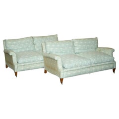 SUPERKOMFORTABLER PAiR VON HOWARD & SON'S LENYGON & MORANT TICKING FABRIC SOFAS