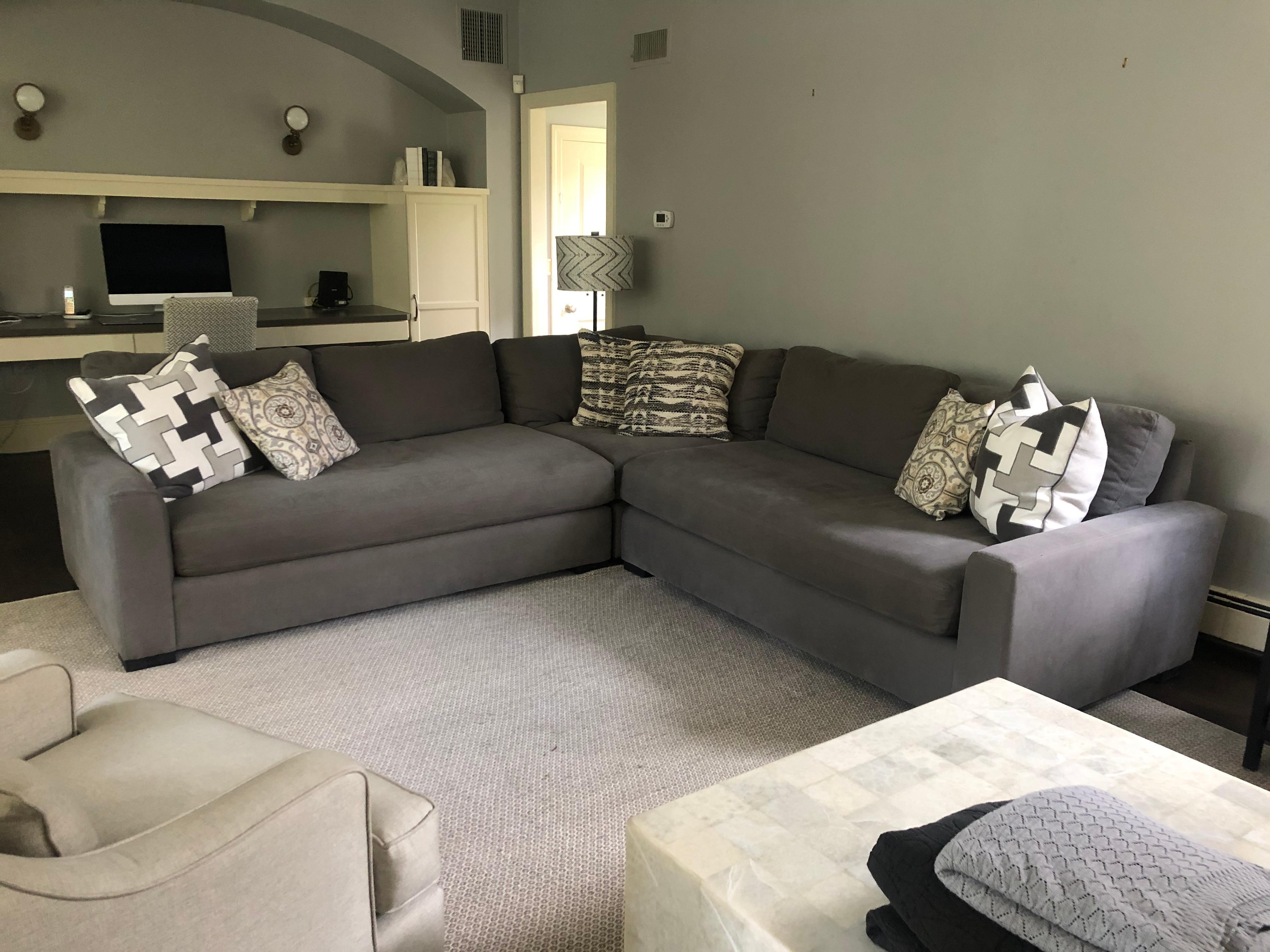 Big and nap worthy sectional sofa, comfy enough for extra guests to sleep overnight on! Made by RH, 3 piece sectional sofa in a durable very neutral taupe upholstery having 3 pieces and removable cushions.
Measures: 70.5 x 44.5
70.5 x 44.5
45 x
