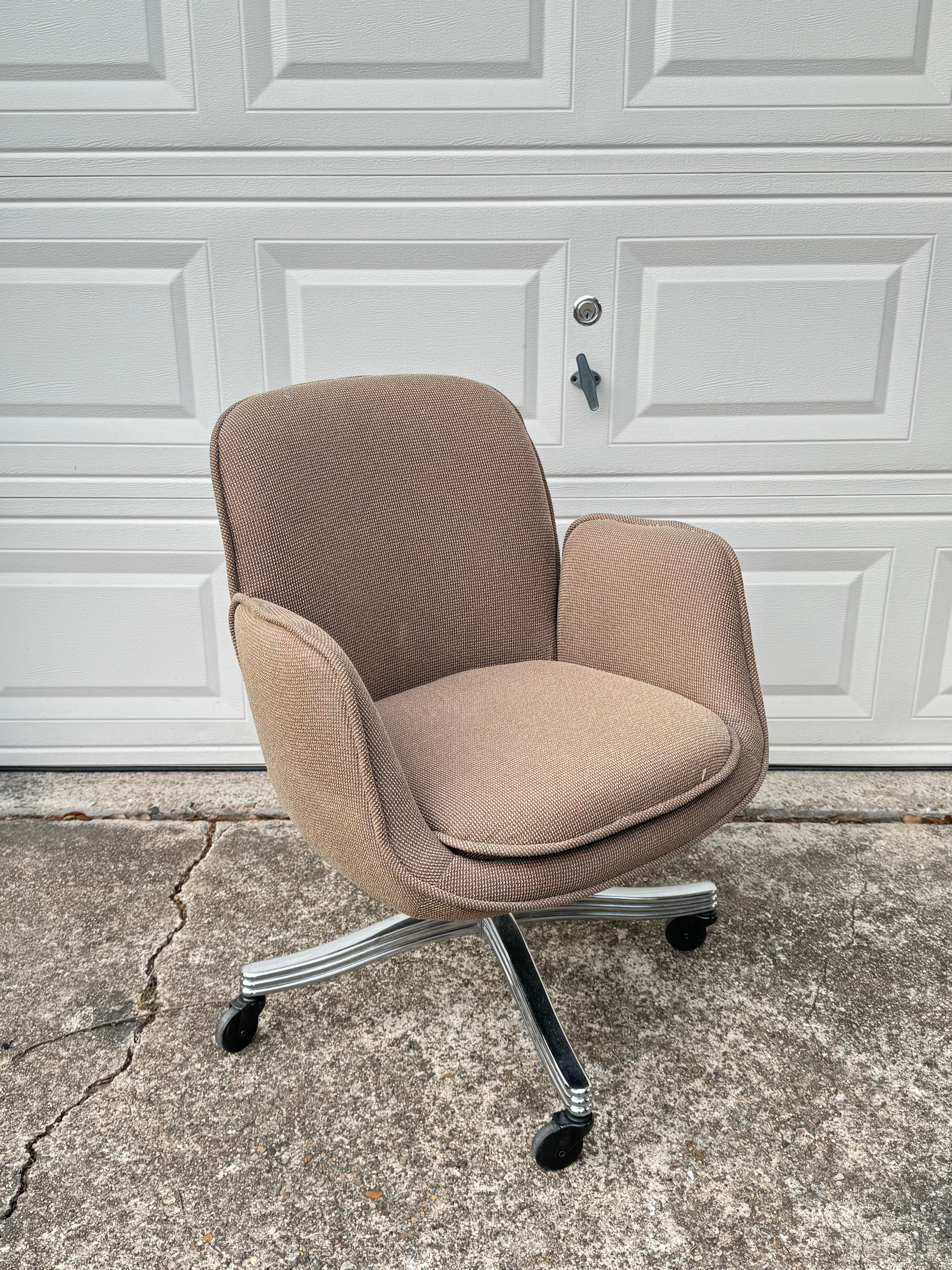 Super comfy set of 4 bucket office chairs by Faultess Doerner, circa 1970s For Sale 6
