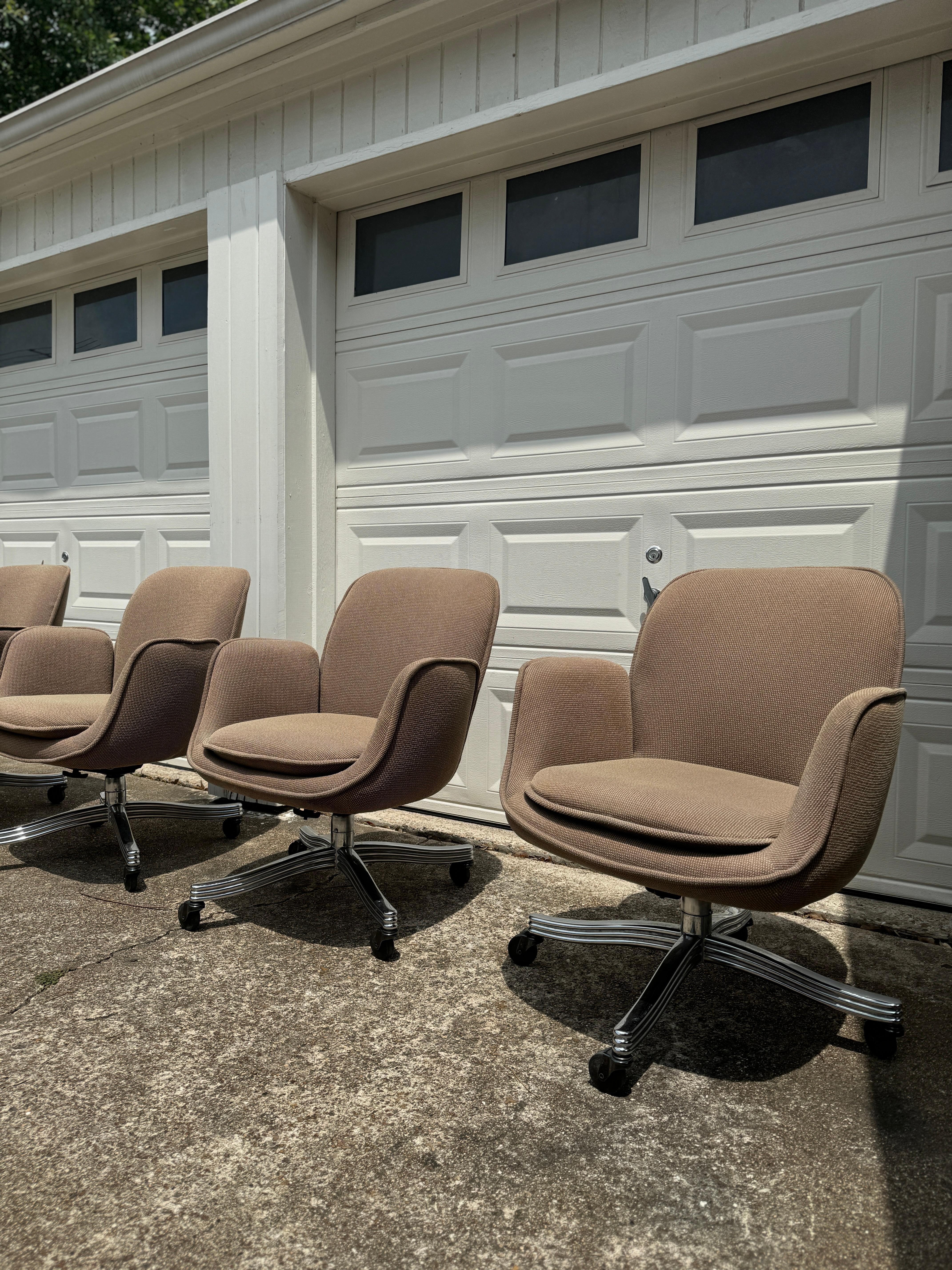 Super comfy set of 4 bucket office chairs by Faultess Doerner, circa 1970s. Base legs have a unique curved design, and casters roll smoothly. Great for the home or office. Overall in very good original condition. Can be sold separately. 

35.5” H x