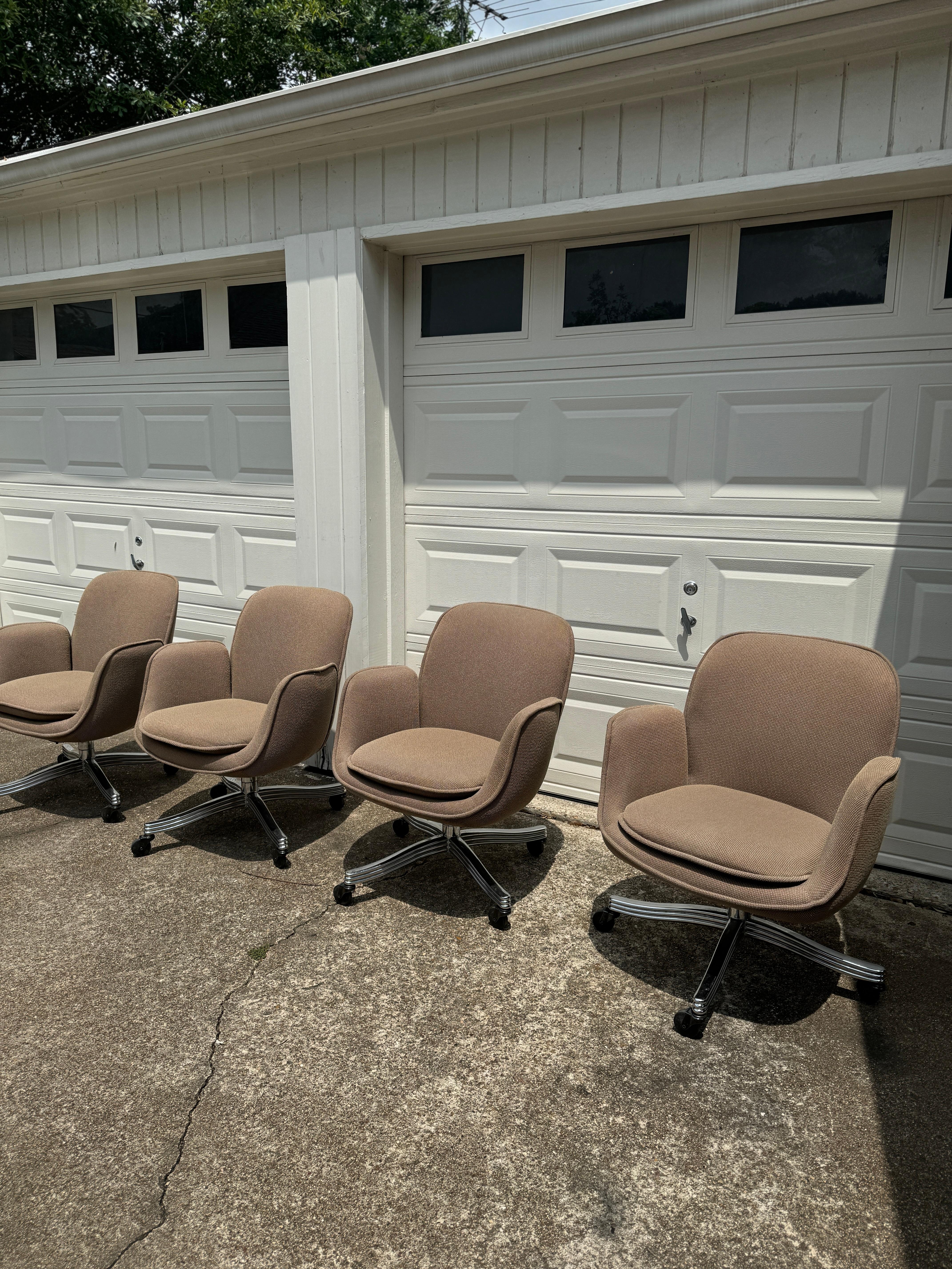 Mid-Century Modern Super comfy set of 4 bucket office chairs by Faultess Doerner, circa 1970s For Sale