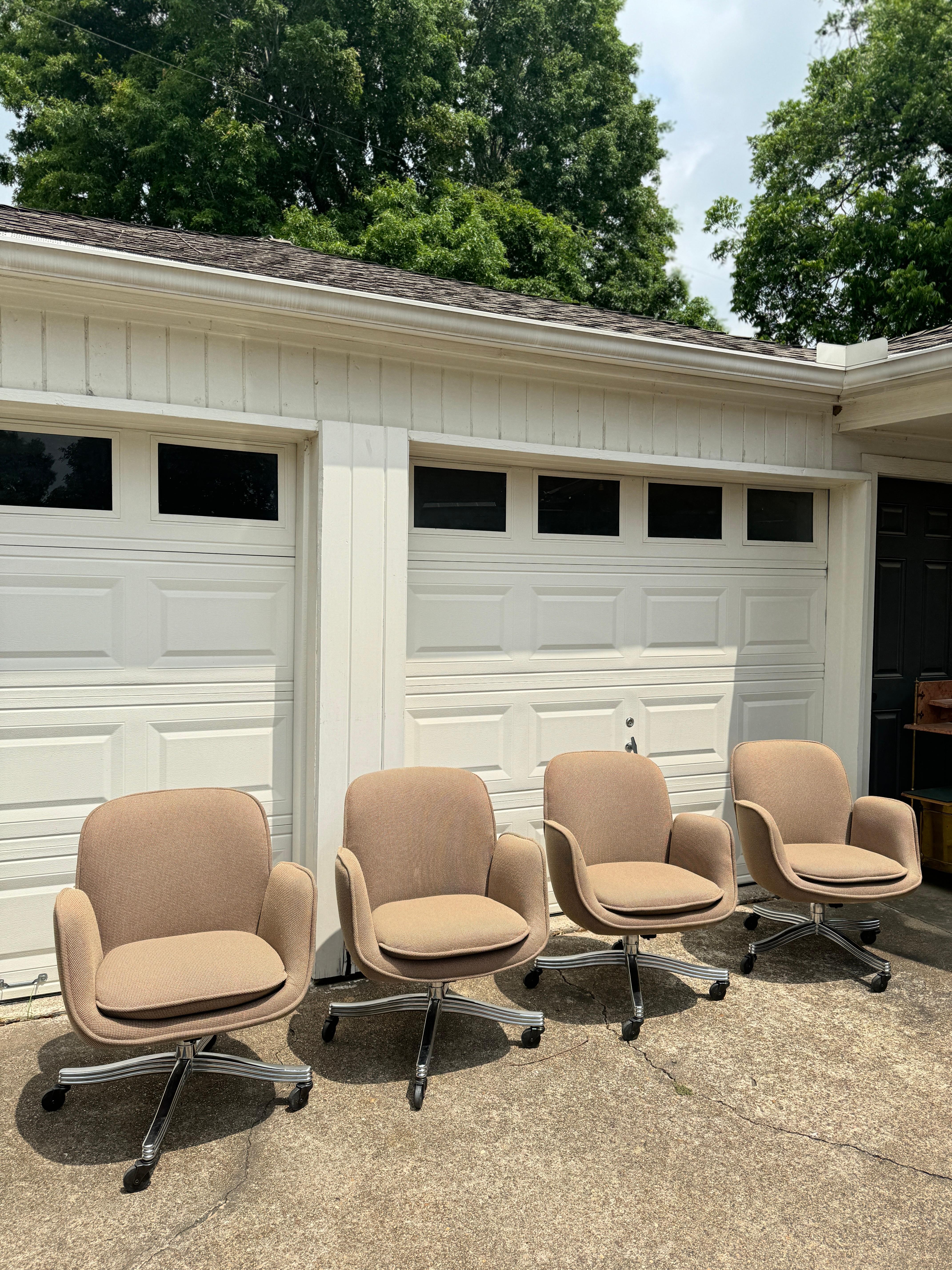 North American Super comfy set of 4 bucket office chairs by Faultess Doerner, circa 1970s For Sale