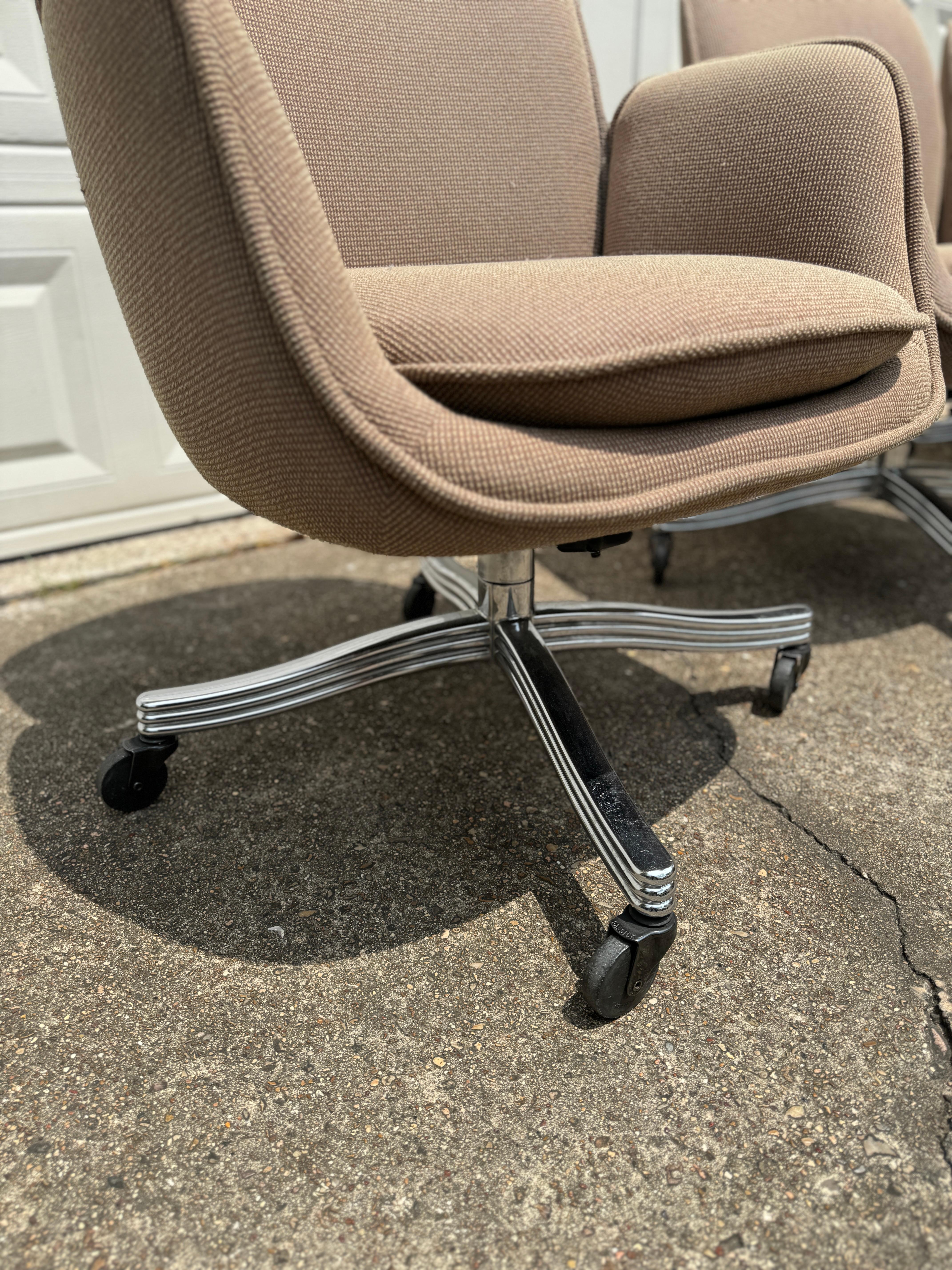 Super comfy set of 4 bucket office chairs by Faultess Doerner, circa 1970s In Good Condition For Sale In Houston, TX