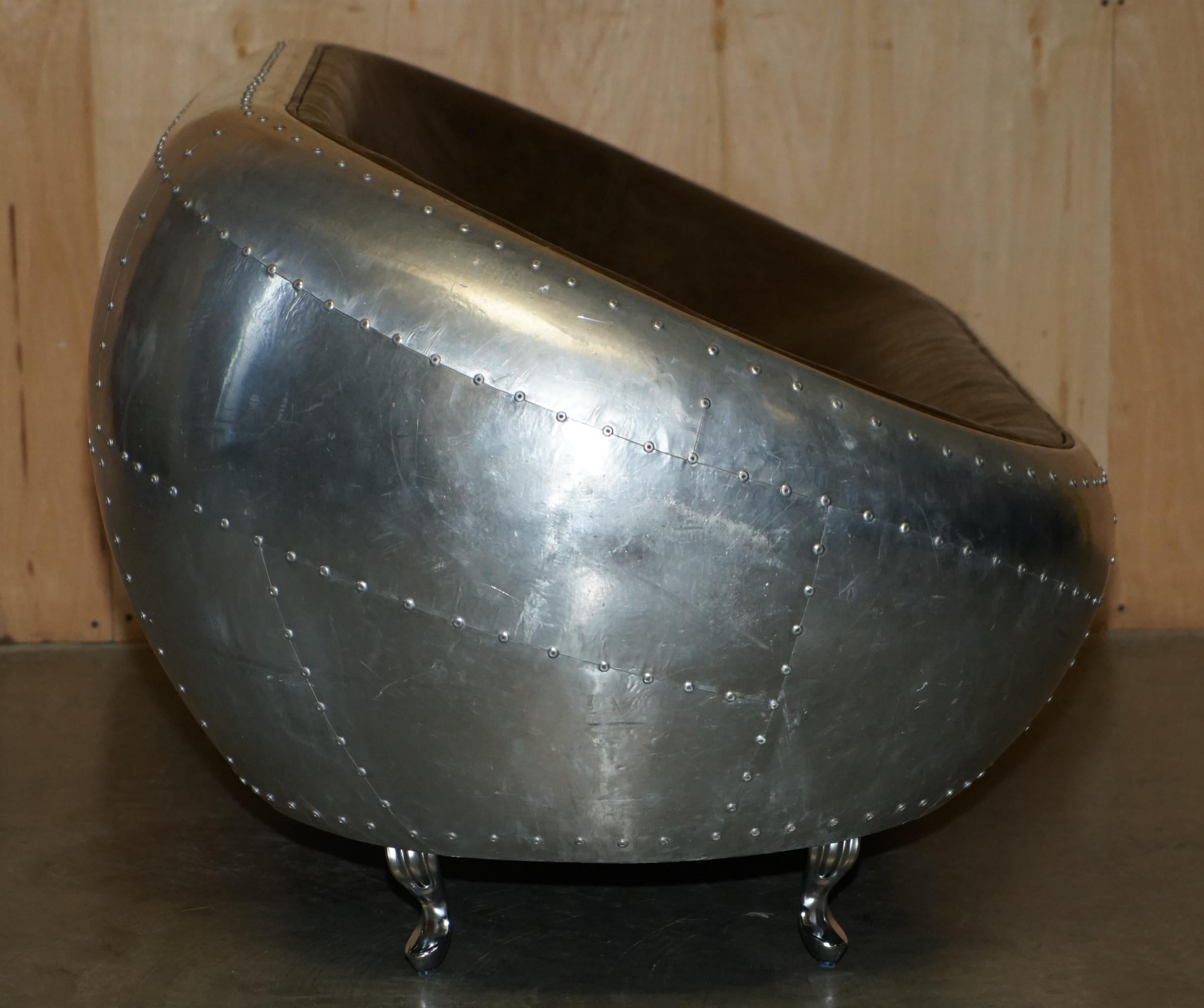 SUPER COOL AVIATOR STYLE ALUMINiUM HAMMERED À LA MAIN ET EN CUIR BLANC SOFA DE WO SEAT en vente 5