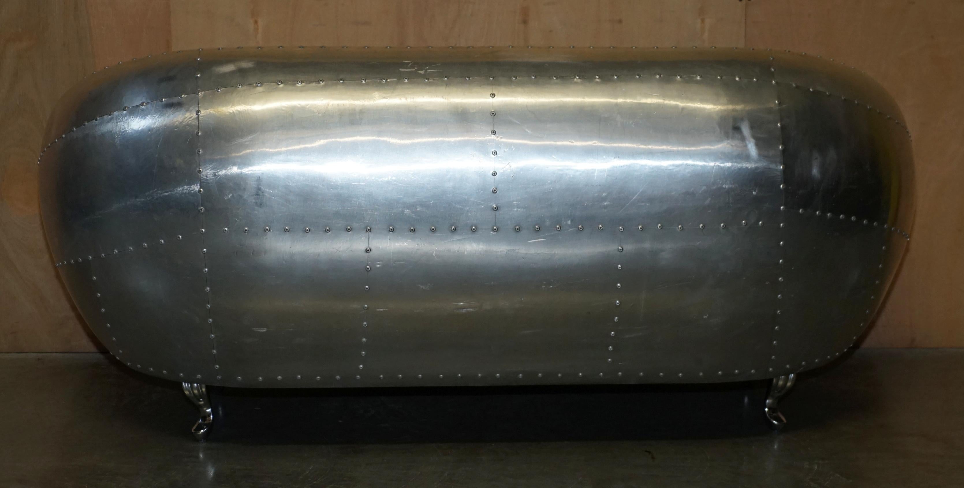 SUPER COOL AVIATOR STYLE ALUMINiUM HAMMERED À LA MAIN ET EN CUIR BLANC SOFA DE WO SEAT en vente 7