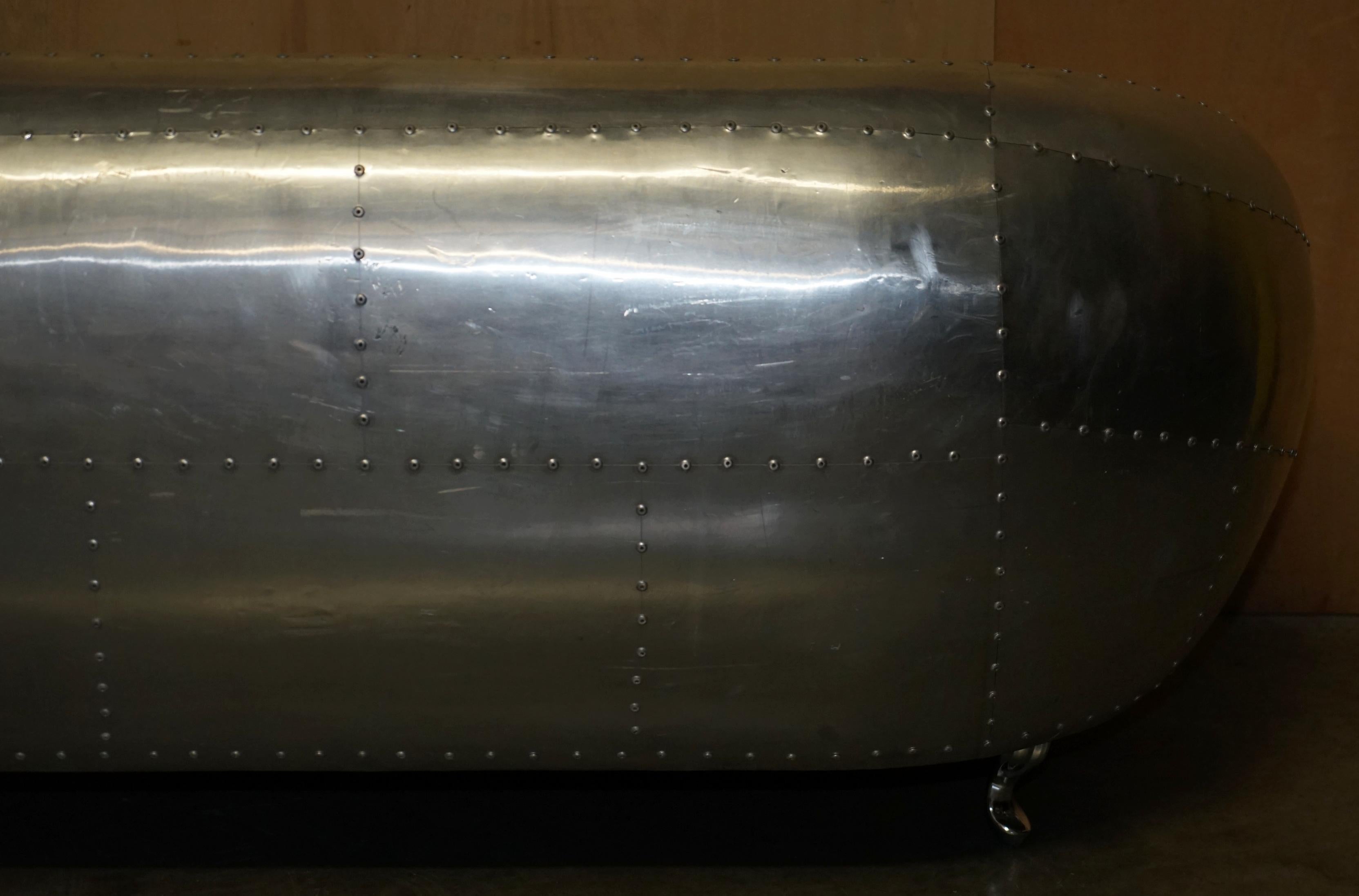 SUPER COOL AVIATOR STYLE ALUMINiUM HAMMERED À LA MAIN ET EN CUIR BLANC SOFA DE WO SEAT en vente 9