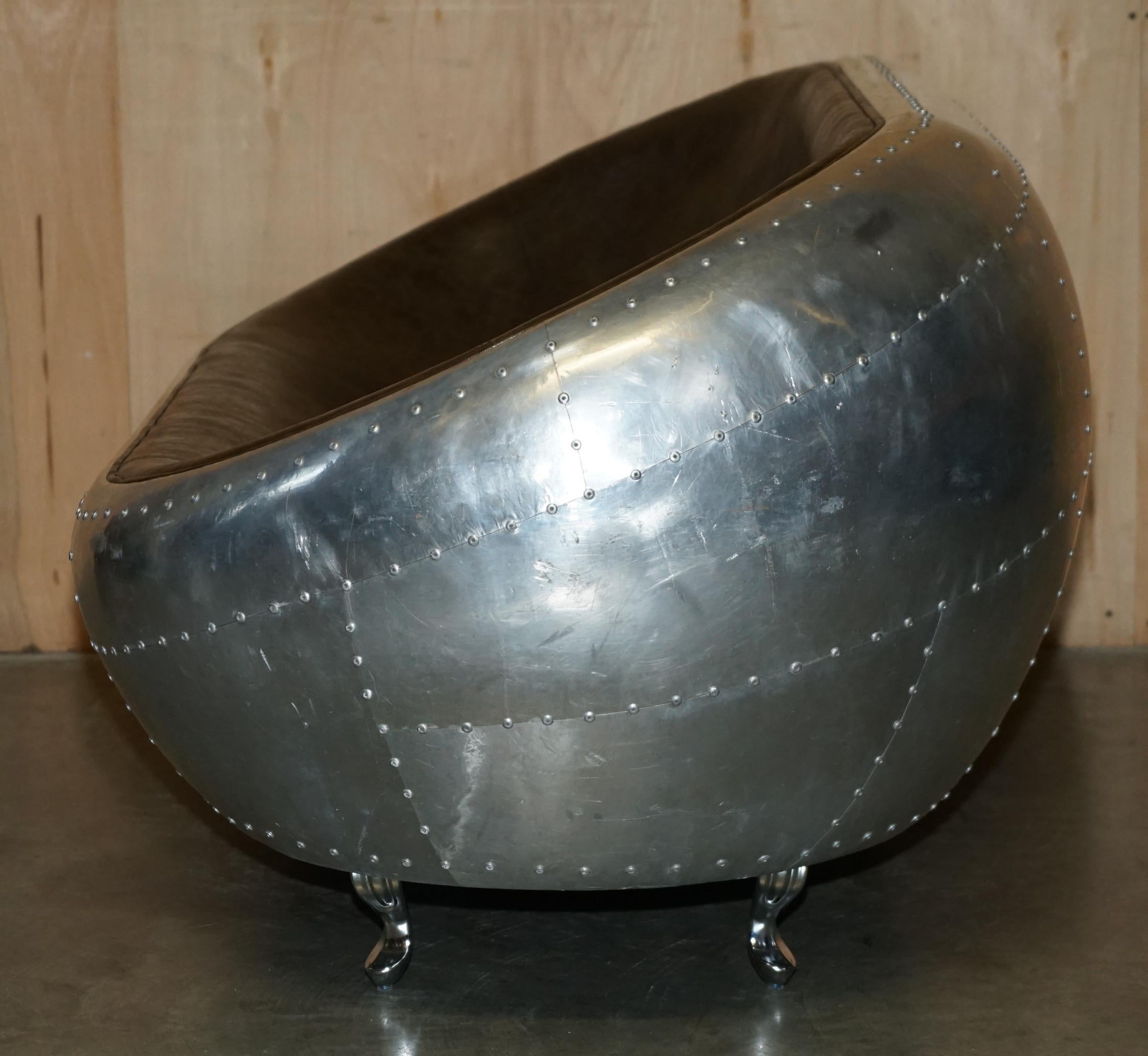 SUPER COOL AVIATOR STYLE ALUMINiUM HAMMERED À LA MAIN ET EN CUIR BLANC SOFA DE WO SEAT en vente 10