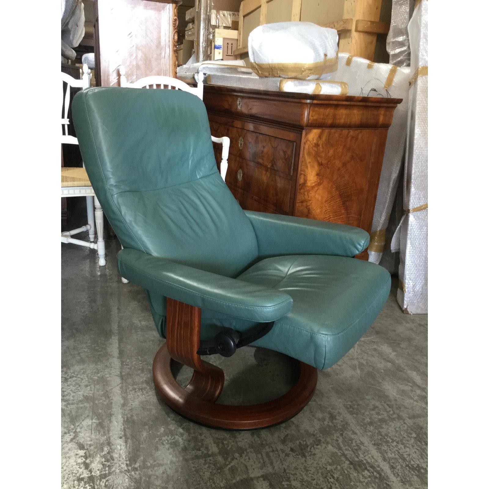 Beautiful pair of Scandinavian Eckhorns Stressless leather chairs with ottomans. Upholstered in soft greenish blue leather, these chairs are famous for providing the utmost comfort. The leather is super soft and is in mint condition.
Reclines to 42