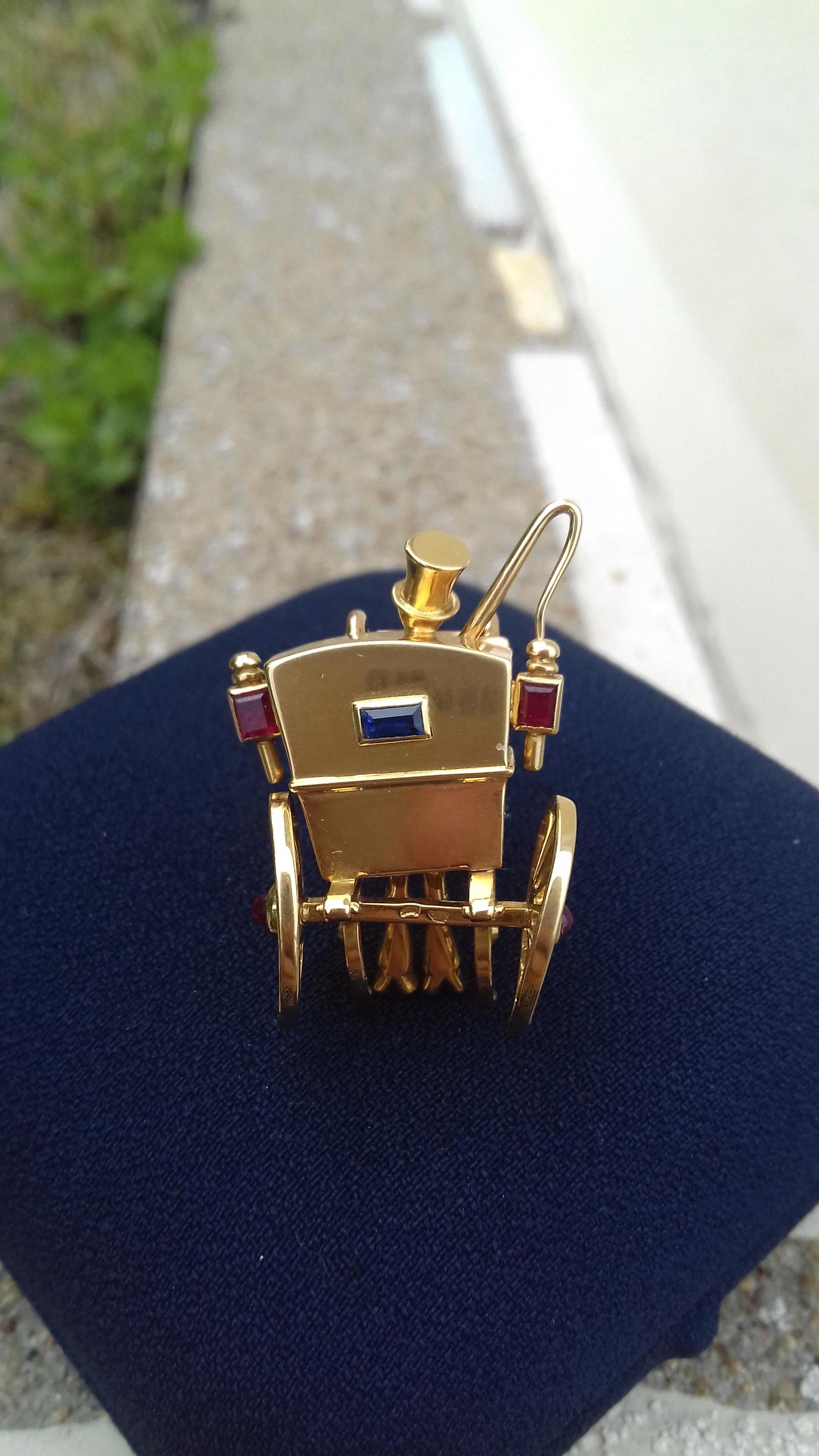 Super Cute Brooch Rear of a carriage and coachman MELLERIO dits MELLER Gold 18k For Sale 13