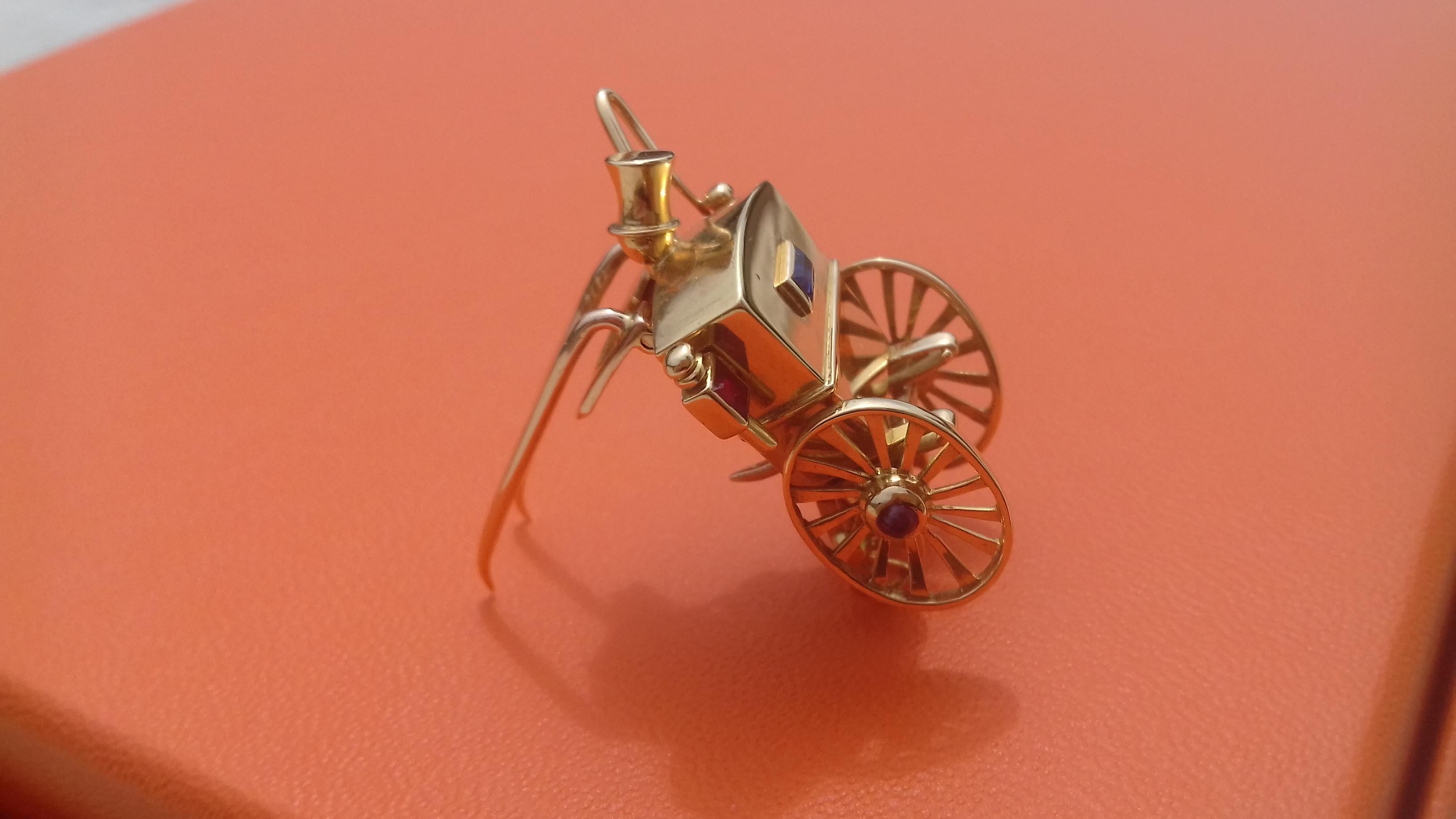 Women's Super Cute Brooch Rear of a carriage and coachman MELLERIO dits MELLER Gold 18k For Sale