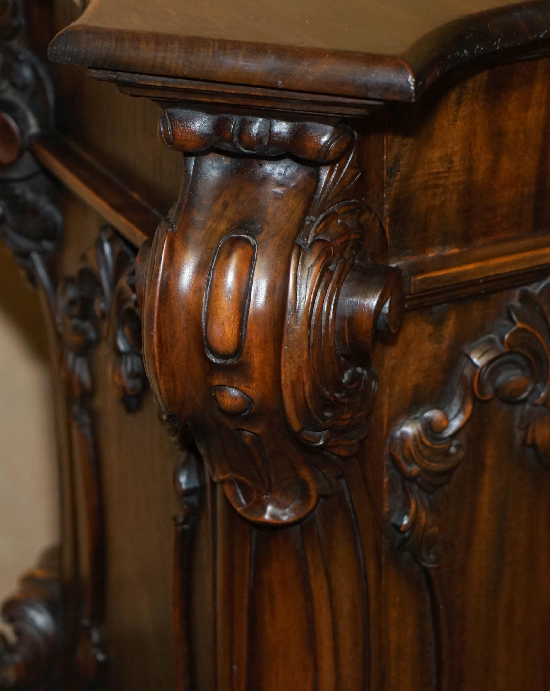 SUPER DECORATIVE ANTIQUE FLAMED HARDWOOD HEAVILY CARVED DiSPLAY PEDESTAL In Good Condition For Sale In West Sussex, Pulborough