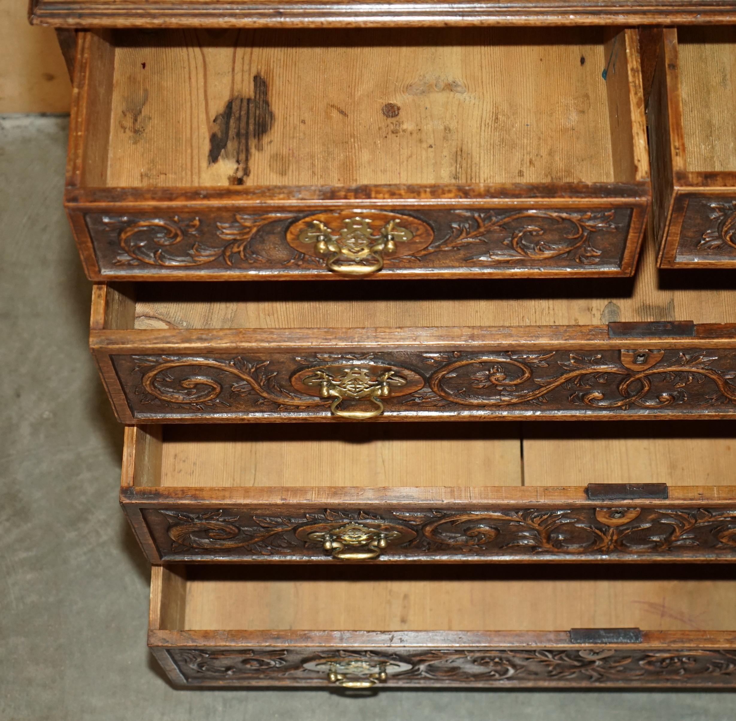 SUPER DECORATIVE ANTIQUE VICTORIAN ENGLISH OAK HEAVILY CARVED CHEST OF DRAWERs For Sale 11